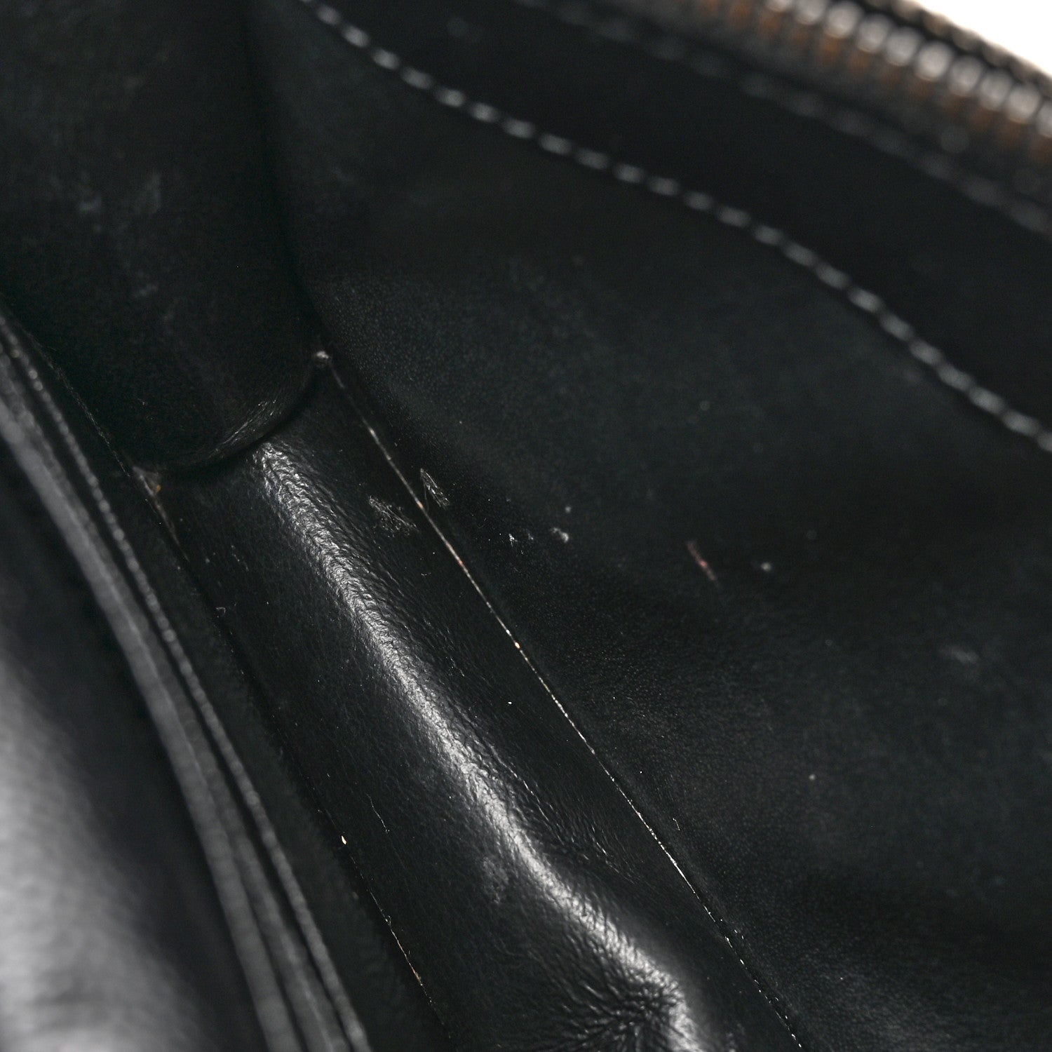 Saint Laurent Grain De Poudre Matelasse Chevron Monogram Monochrome Envelope Chain Wallet Black 12 of 20