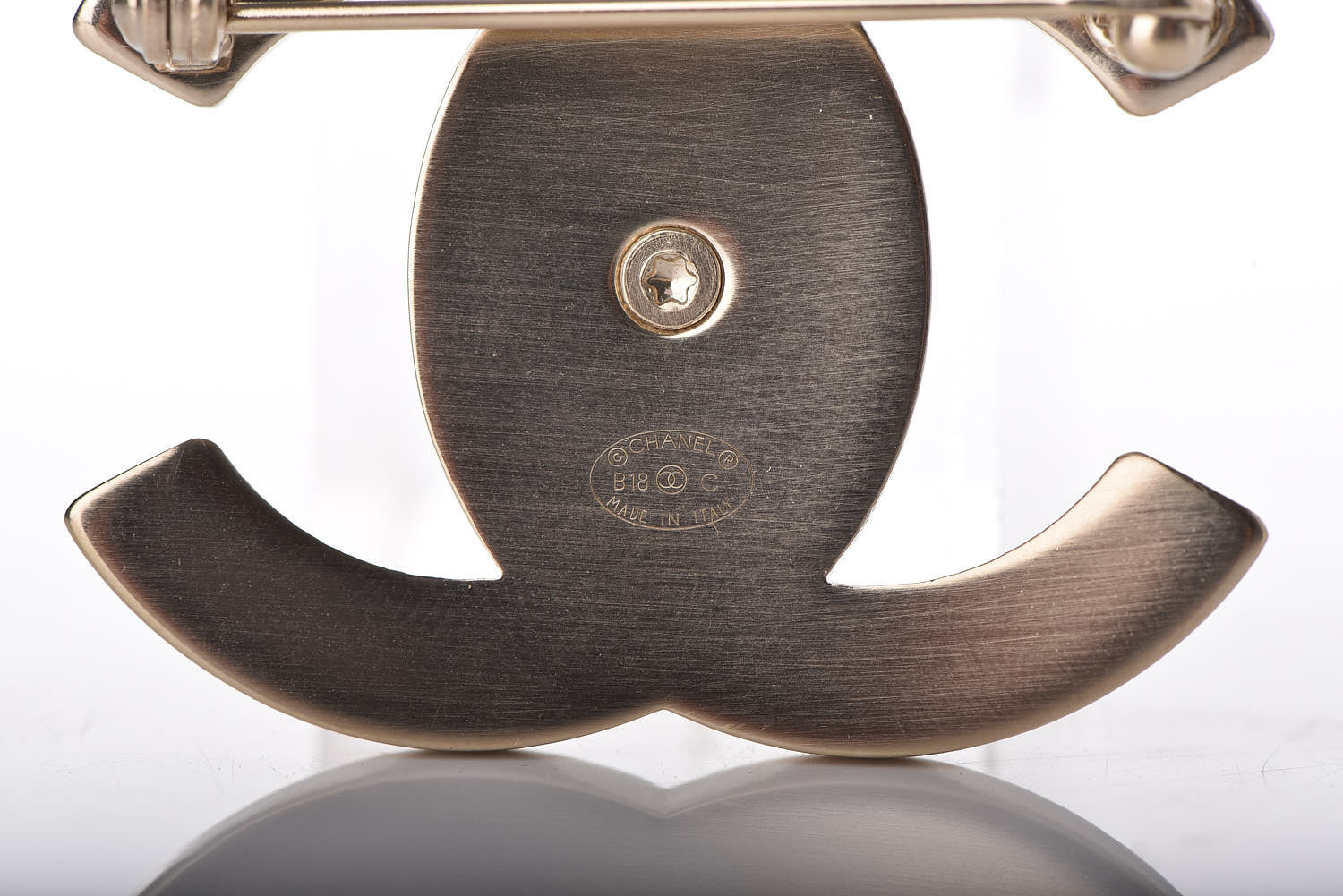 Chanel CC Turnlock Brooch Gold 4 of 5