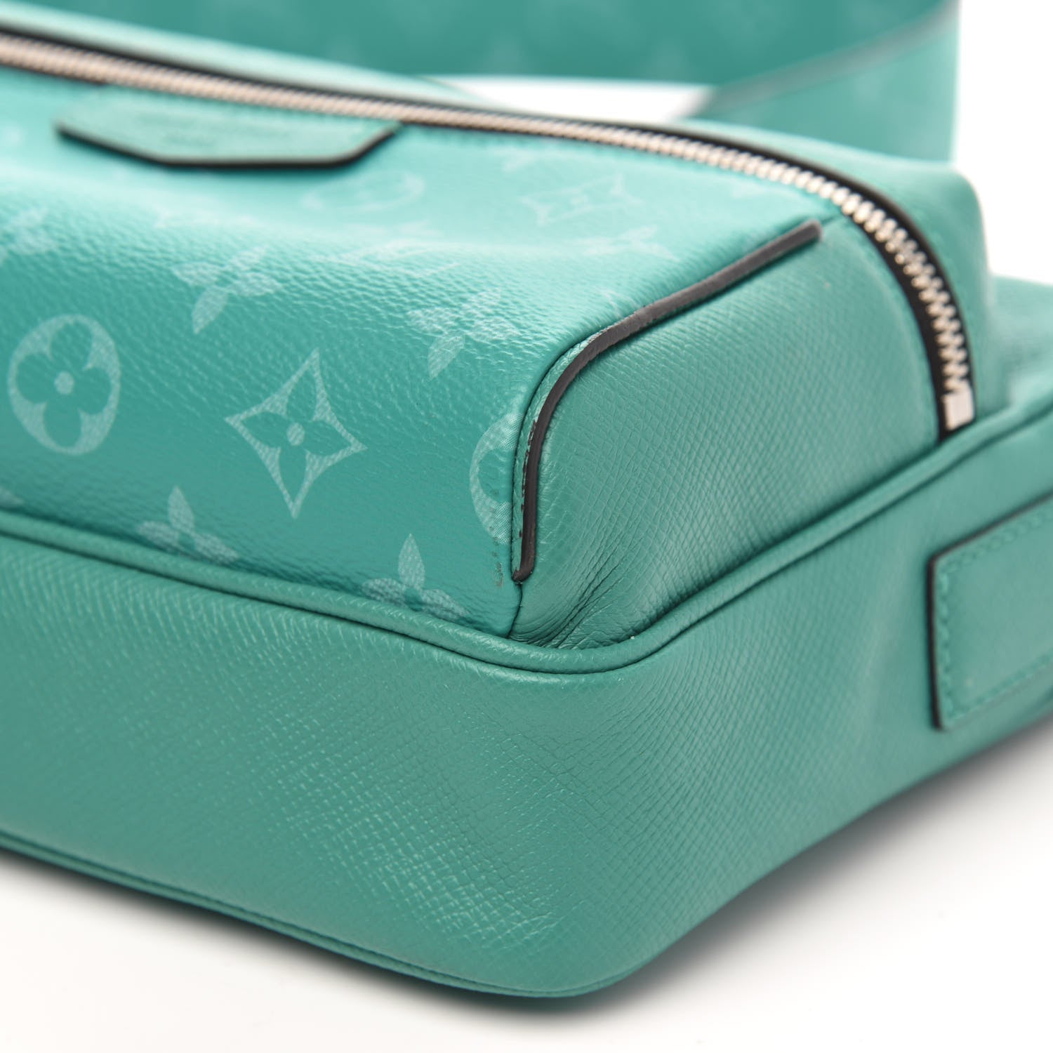 Louis Vuitton Taiga Monogram Outdoor Messenger Vert 9 of 9