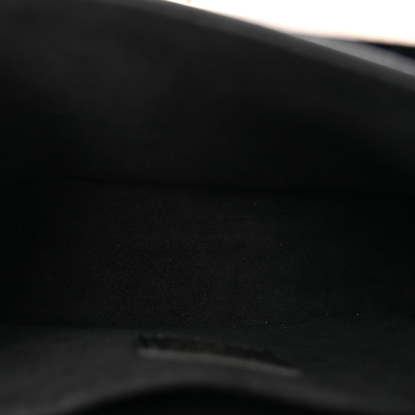 Grained Calfskin Lockme Tender Black