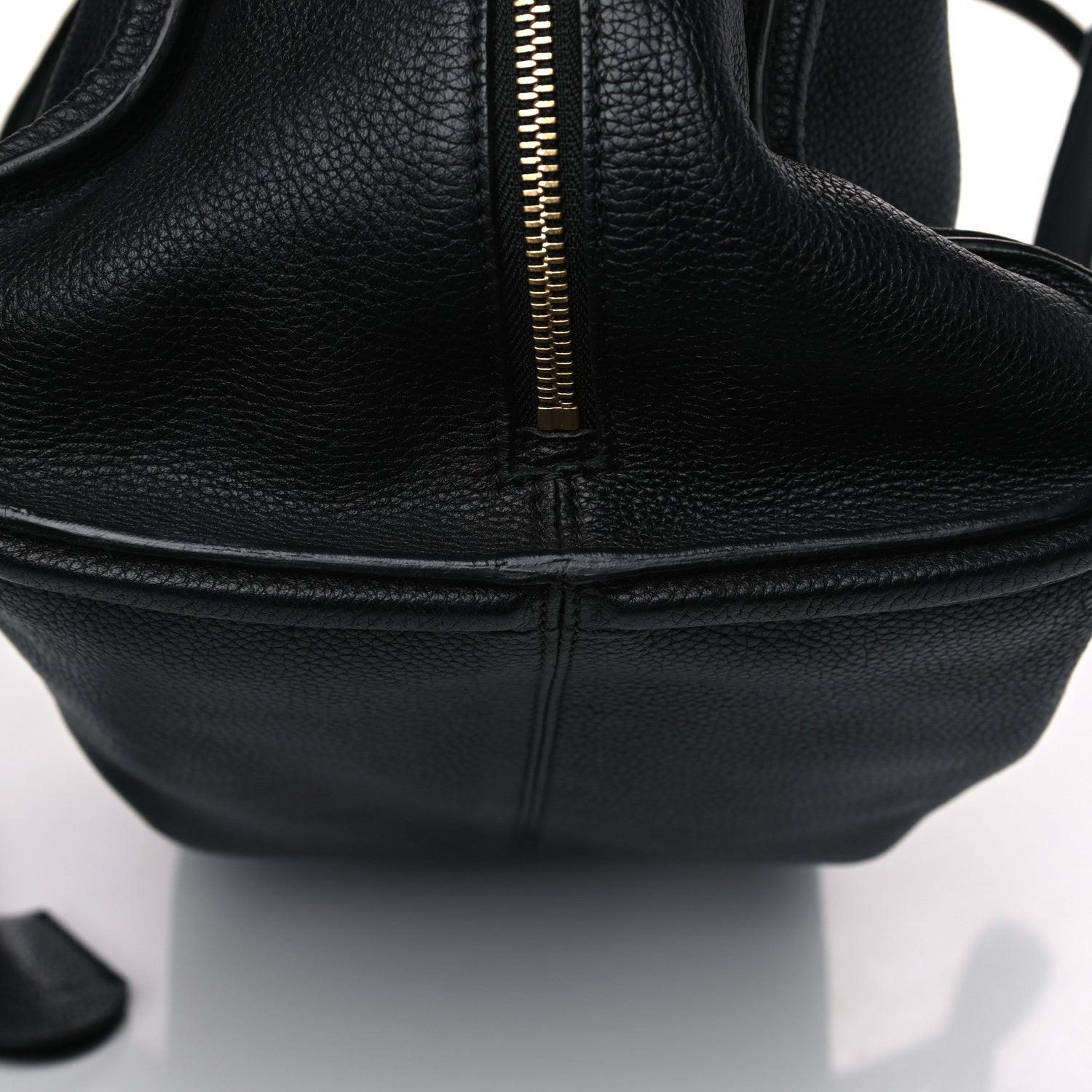 Alexander McQueen Pebbled Calfskin Large Skull Padlock Zip Around Tote Black 23 of 24