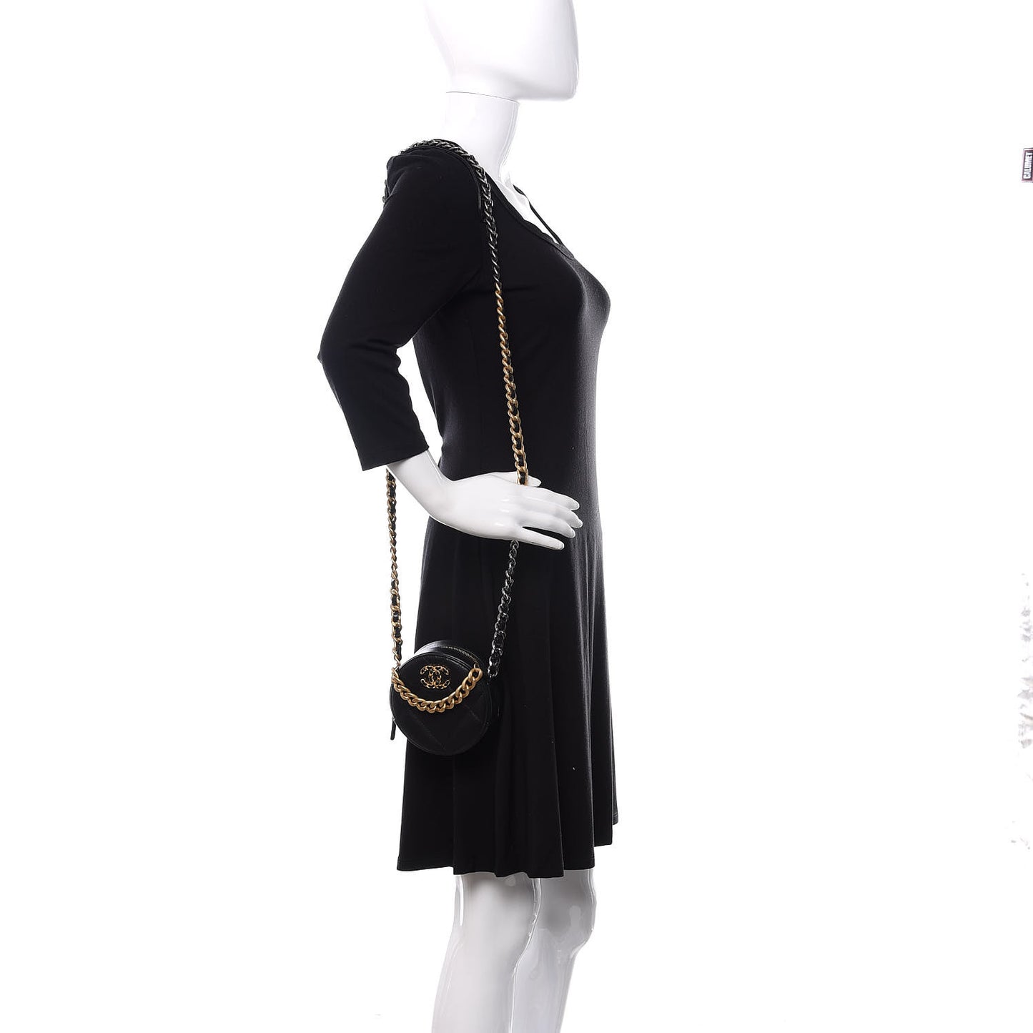 Goatskin Quilted 19 Round Clutch With Chain Black