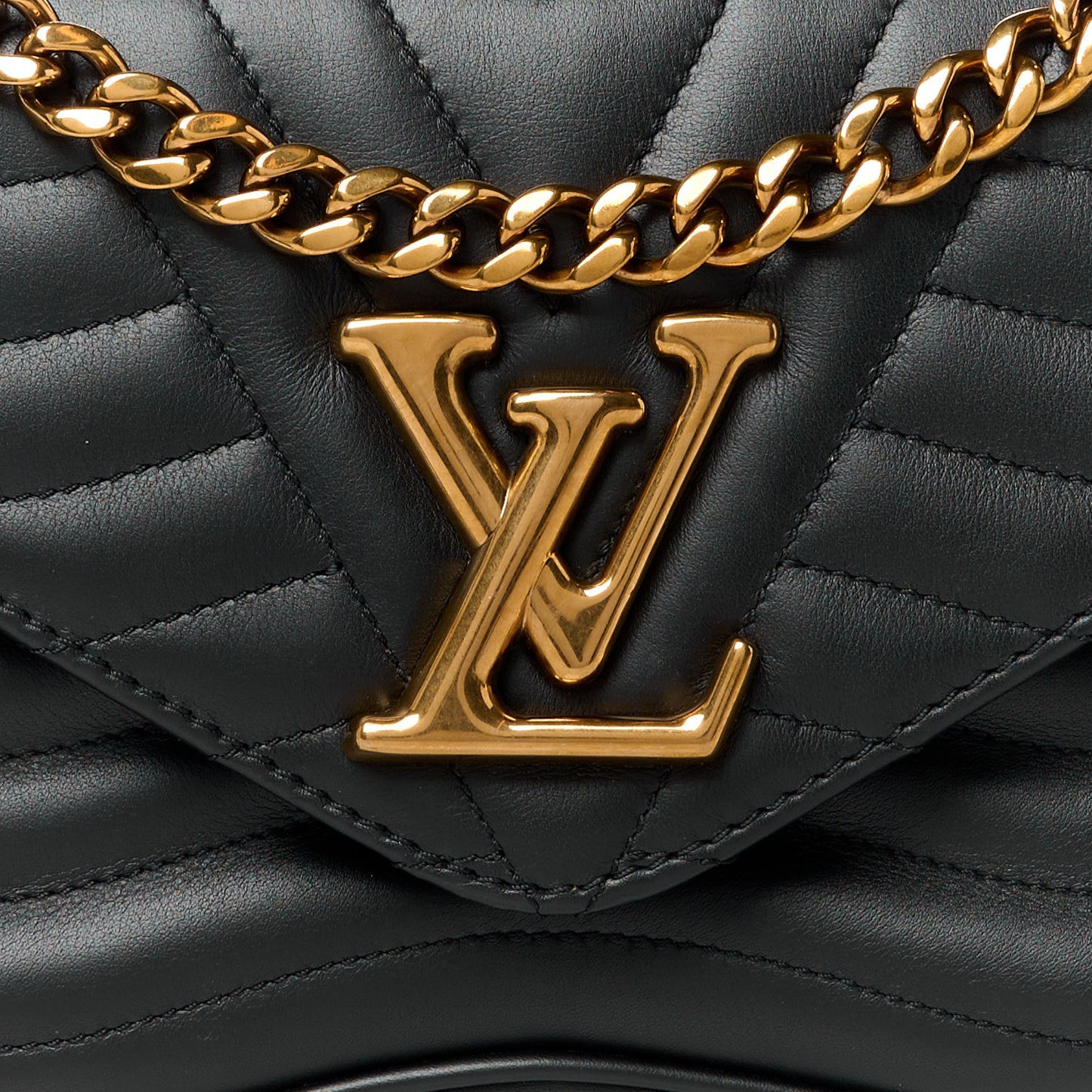 Calfskin New Wave Chain PM Black