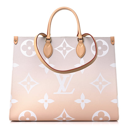 Louis Vuitton Monogram Giant By The Pool Onthego GM Brume 1 of 9