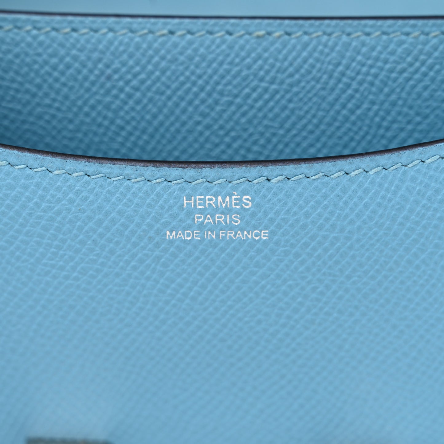 Epsom Enamel Constance 18 Bleu du Nord Rouge