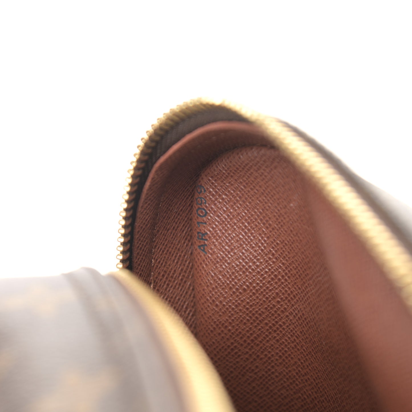 Monogram Nil 28