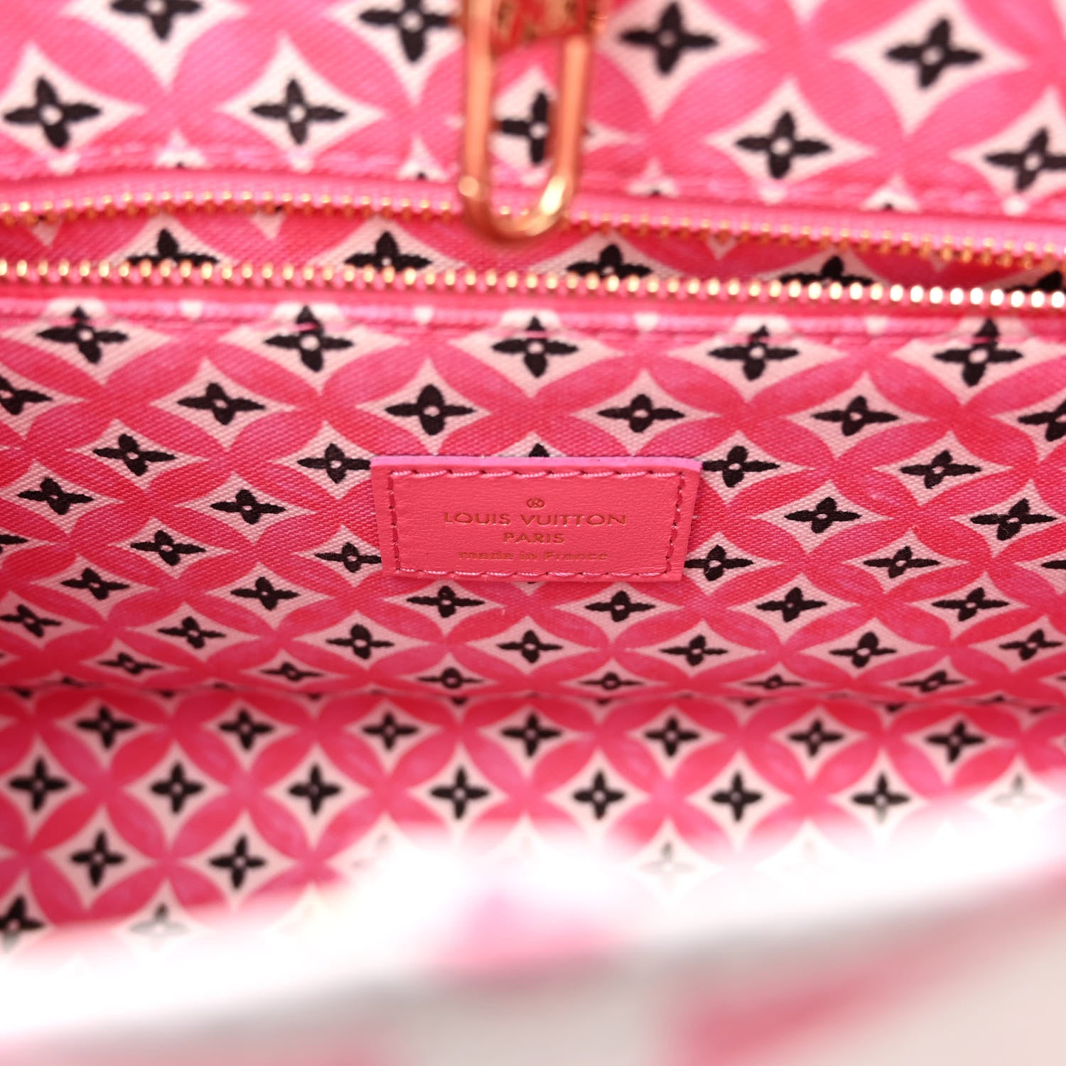 Louis Vuitton Monogram Giant By The Pool 2.0 Onthego PM Pink 6 of 9