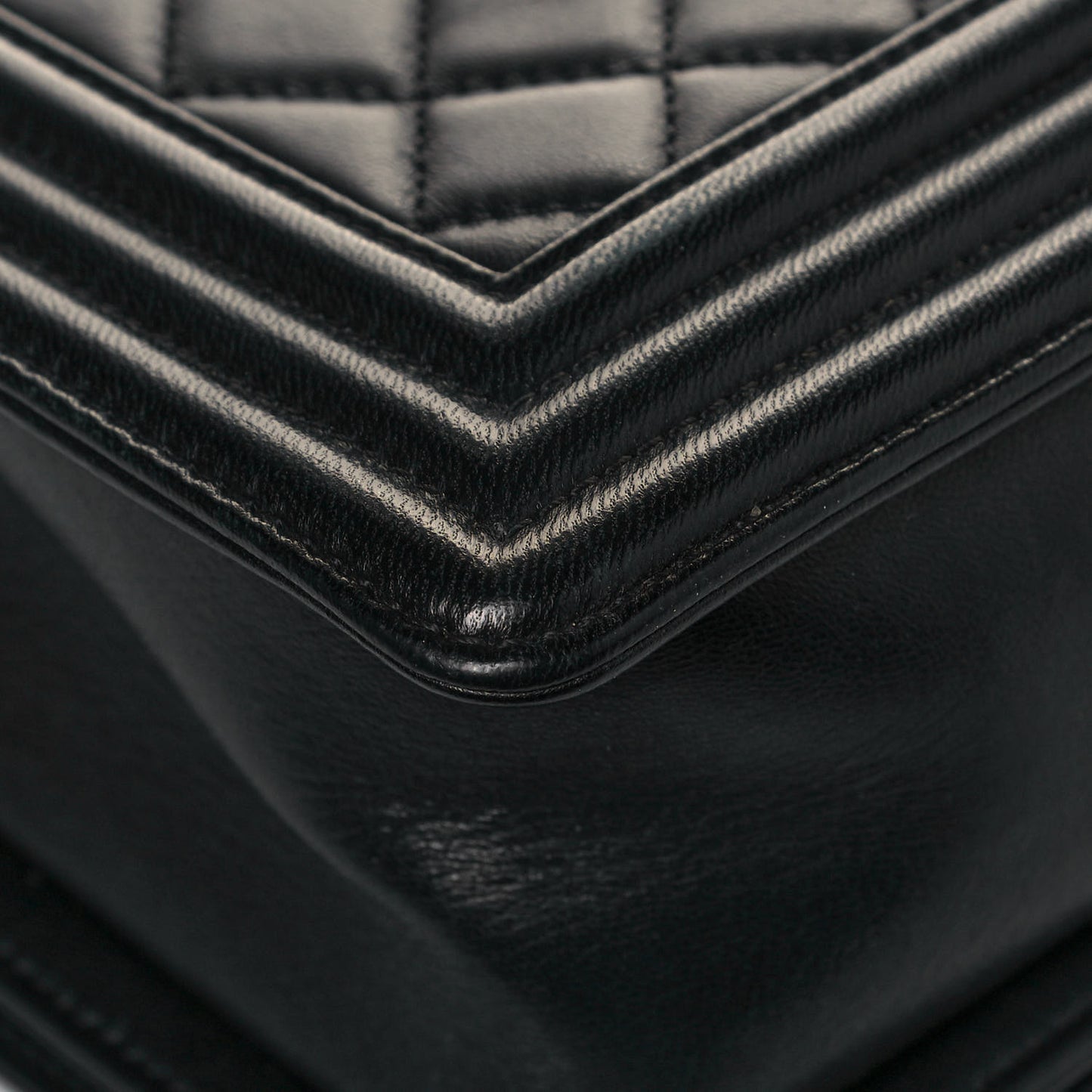 Lambskin Quilted Medium Boy Flap Black