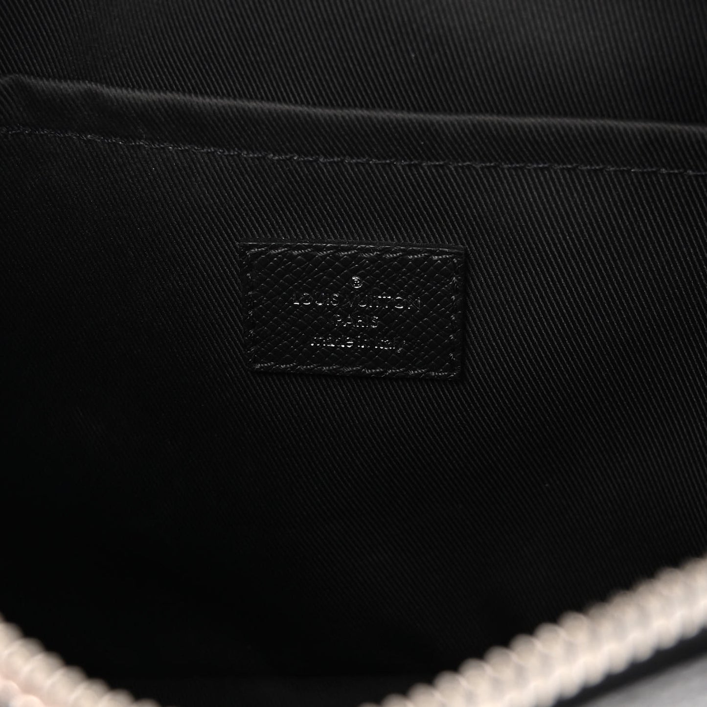 Taiga Monogram Eclipse Outdoor Messenger Black