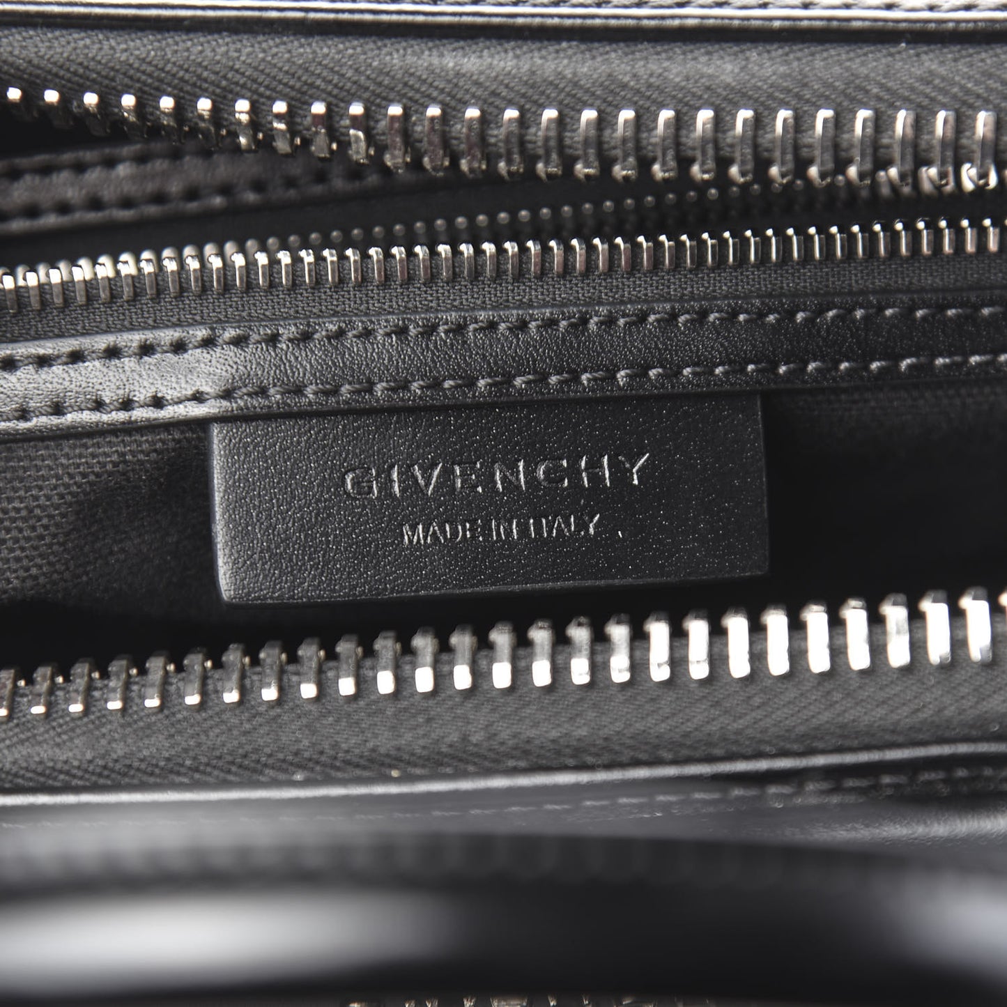 Shiny Lord Calfskin Medium Antigona Black