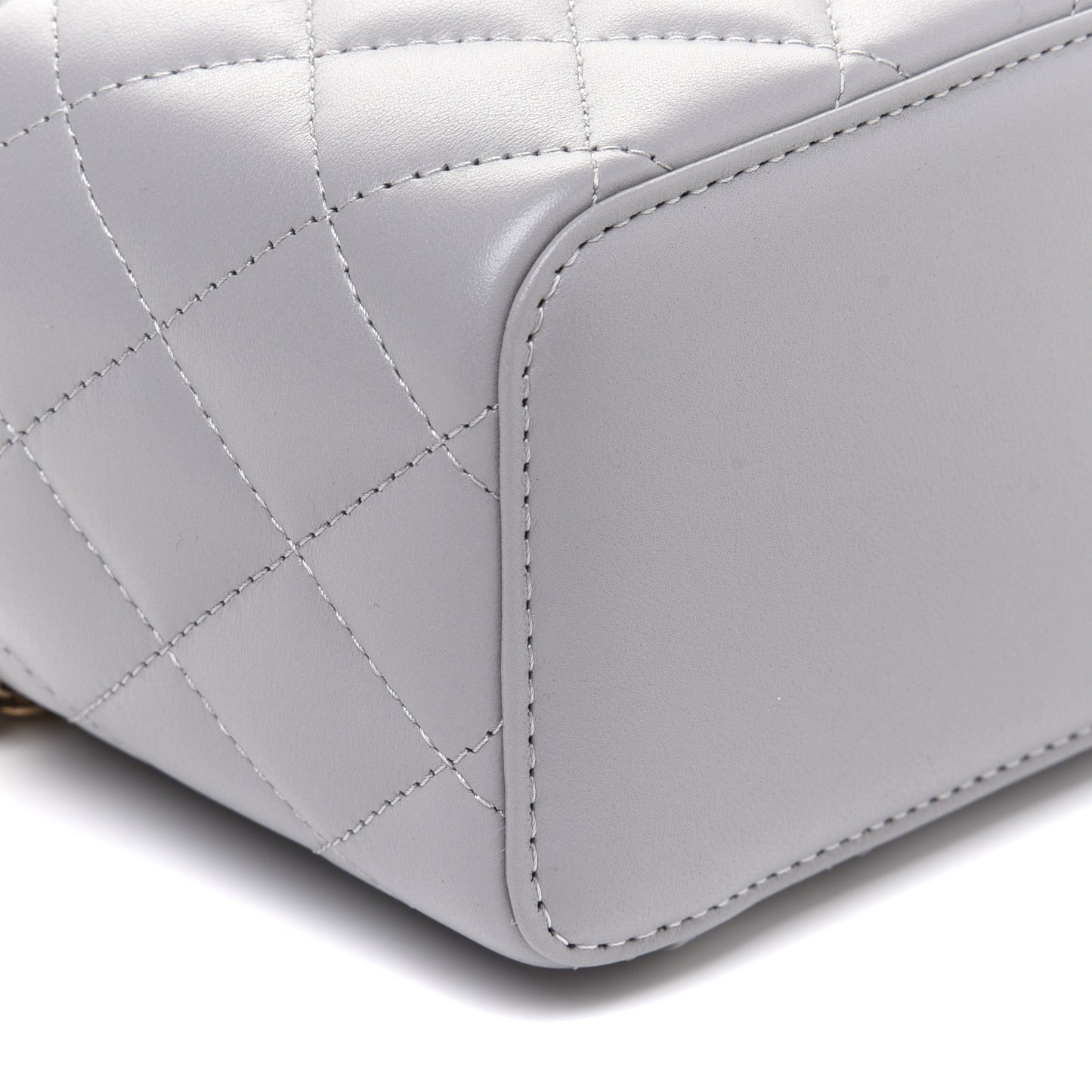 Lambskin Quilted Small Pearl Crush Vanity Case With Chain Grey