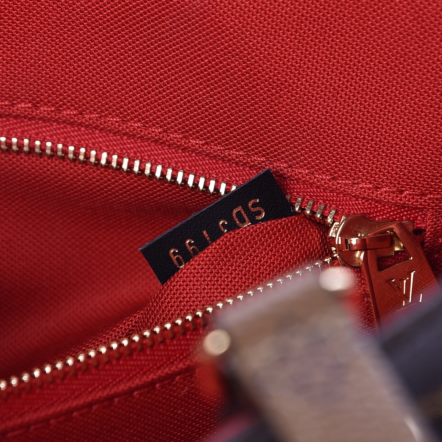 Louis Vuitton Reverse Monogram Giant Onthego MM 8 of 11