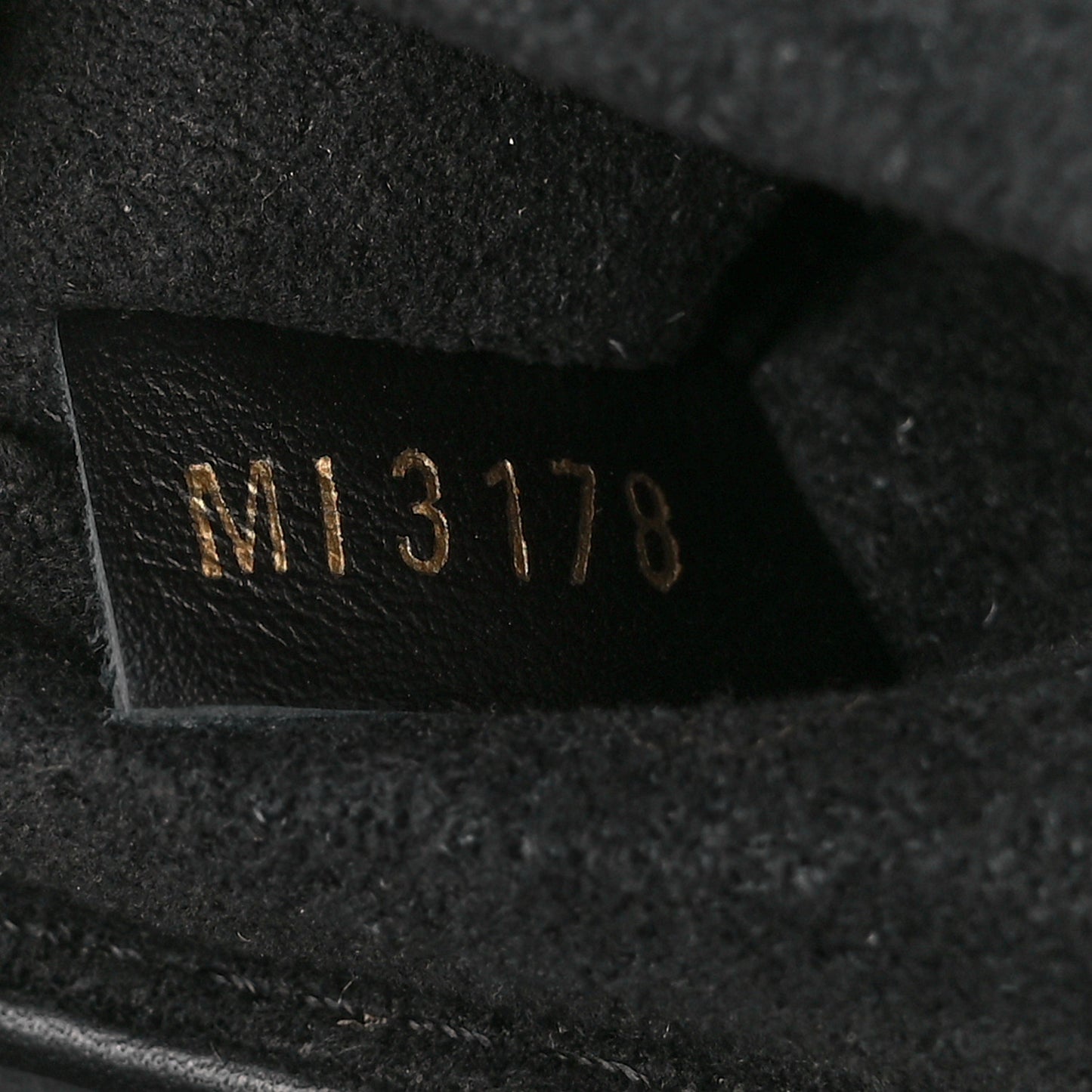 Calfskin New Wave Chain PM Black