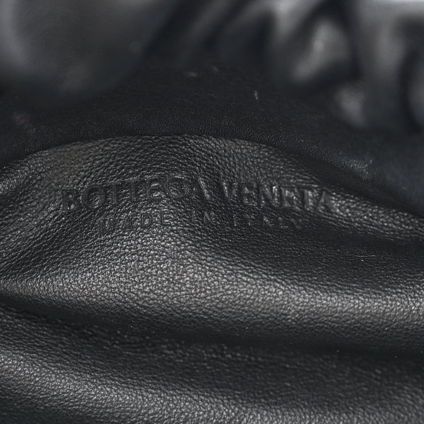 Calfskin The Pouch Chain Black