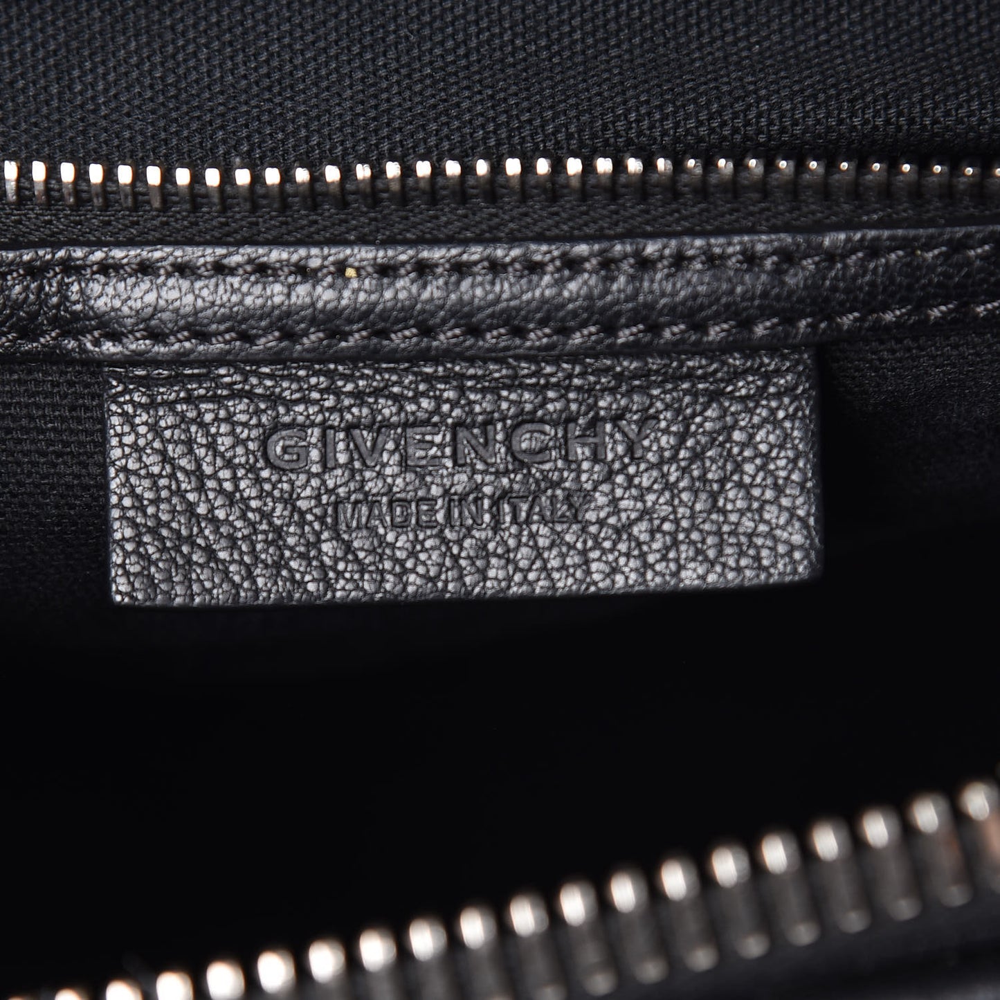Sugar Goatskin Medium Antigona Black