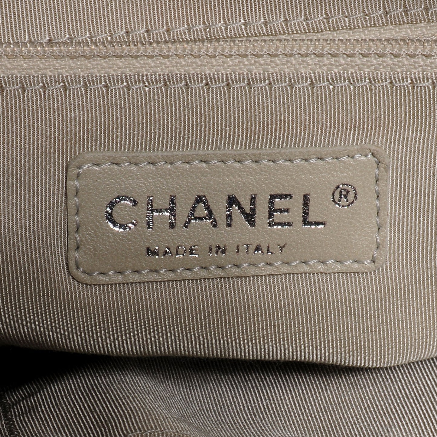 Calfskin Chain Around Bowler Black
