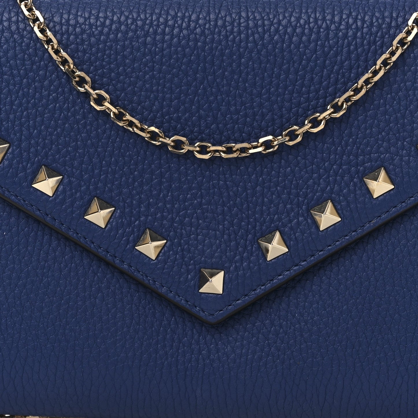Pebbled Calfskin Rockstud Envelope Wallet On Chain Bag Blu Delft