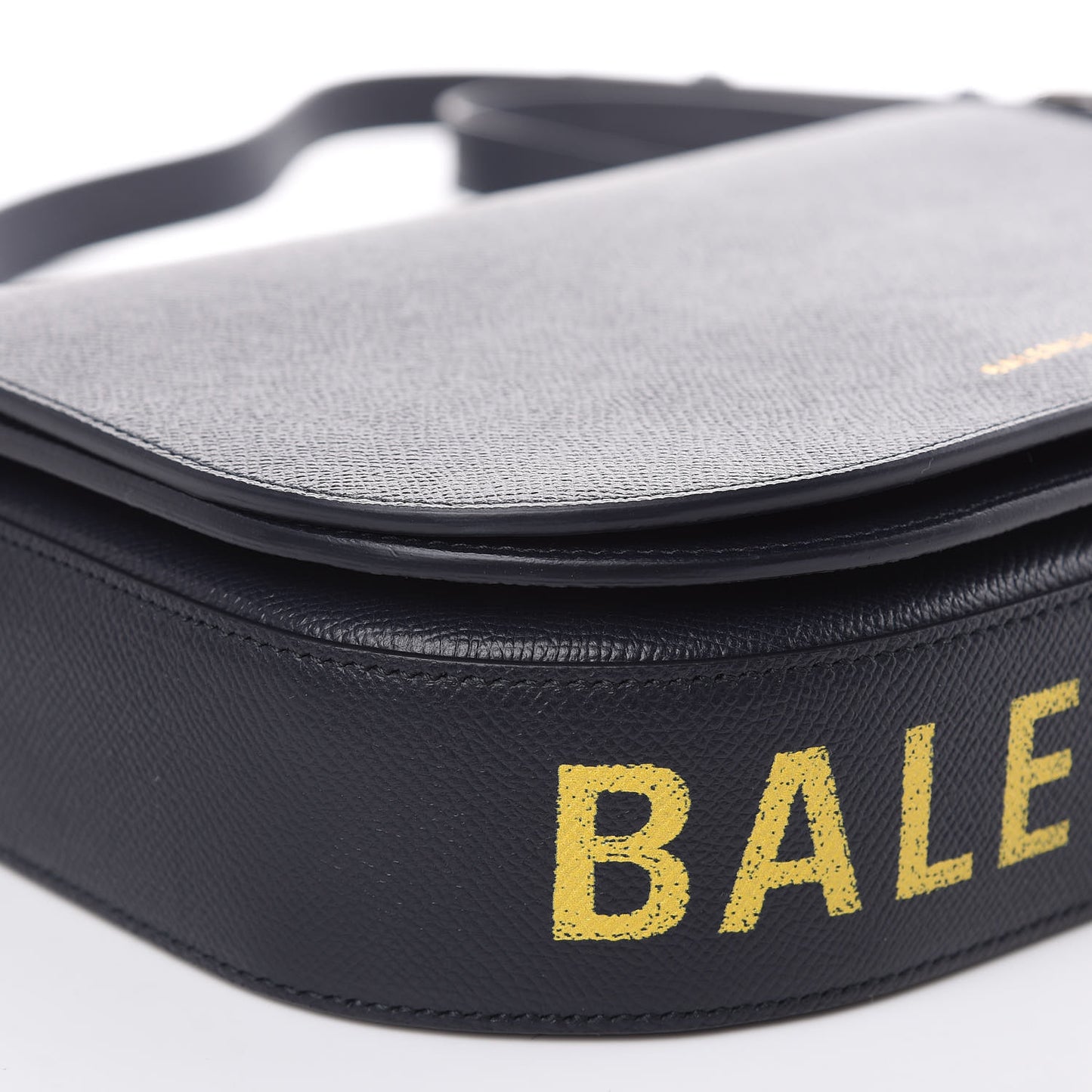Signature Grained Calfskin Logo S Ville Day Bag Bleu Tempete Jaune