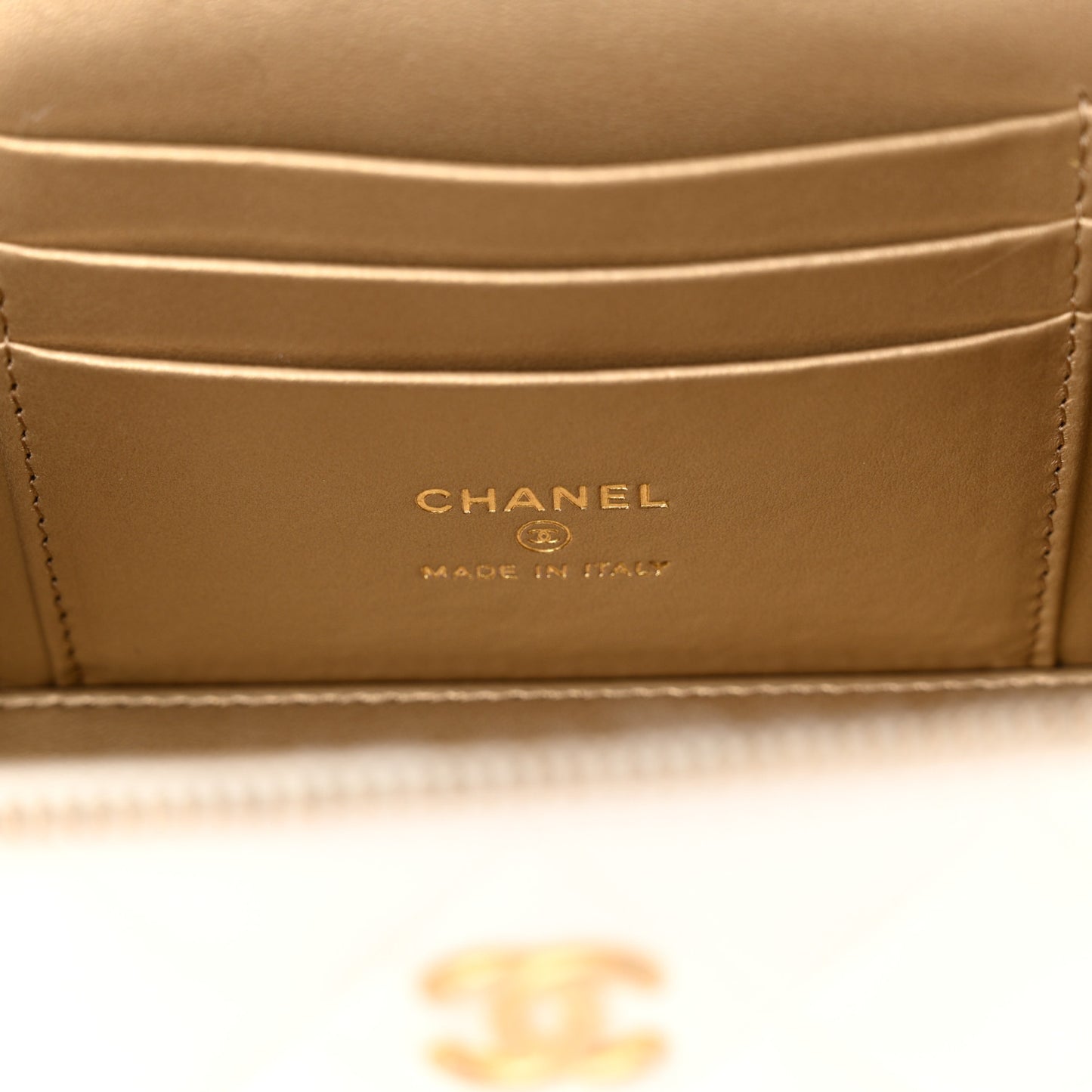 Lambskin Quilted Pearl Crush Small Vanity Case With Chain White