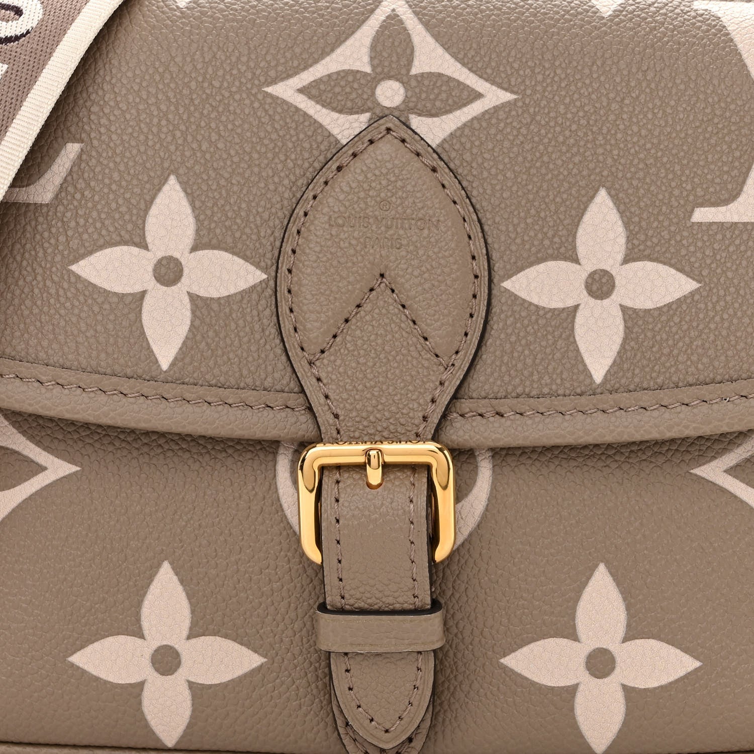 Louis Vuitton Empreinte Monogram Giant Diane Tourterelle Creme 7 of 9