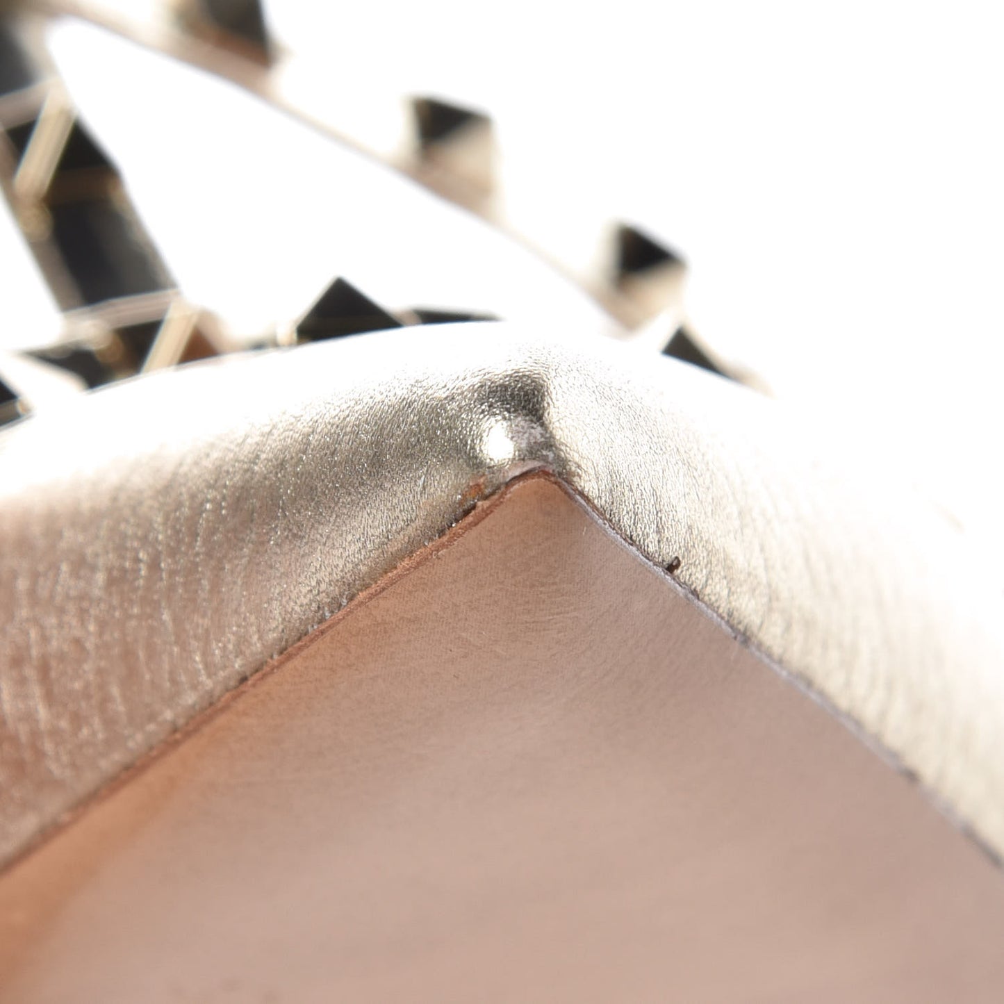 Metallic Pebbled Calfskin Rockstud 90mm Cage Mules 37 Platino