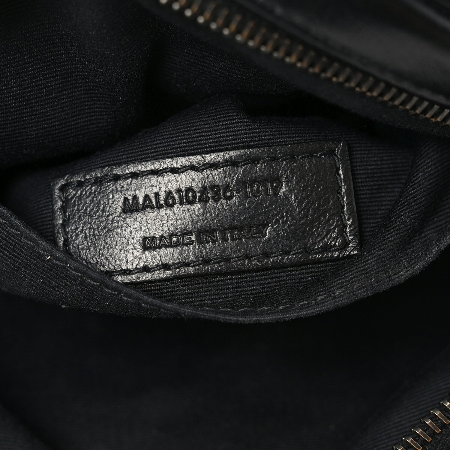 Saint Laurent Calfskin Matelasse Chevron Round Vinyle Camera Bag Black 7 of 11