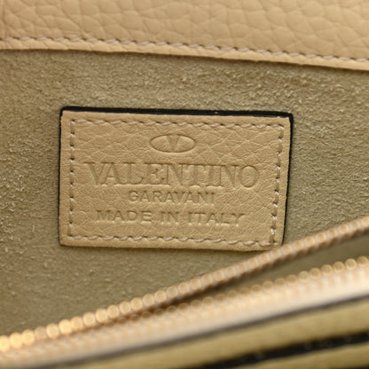 Valentino Garavani Pebbled Calfskin Rockstud Wallet on Chain Light Ivory 9 of 11