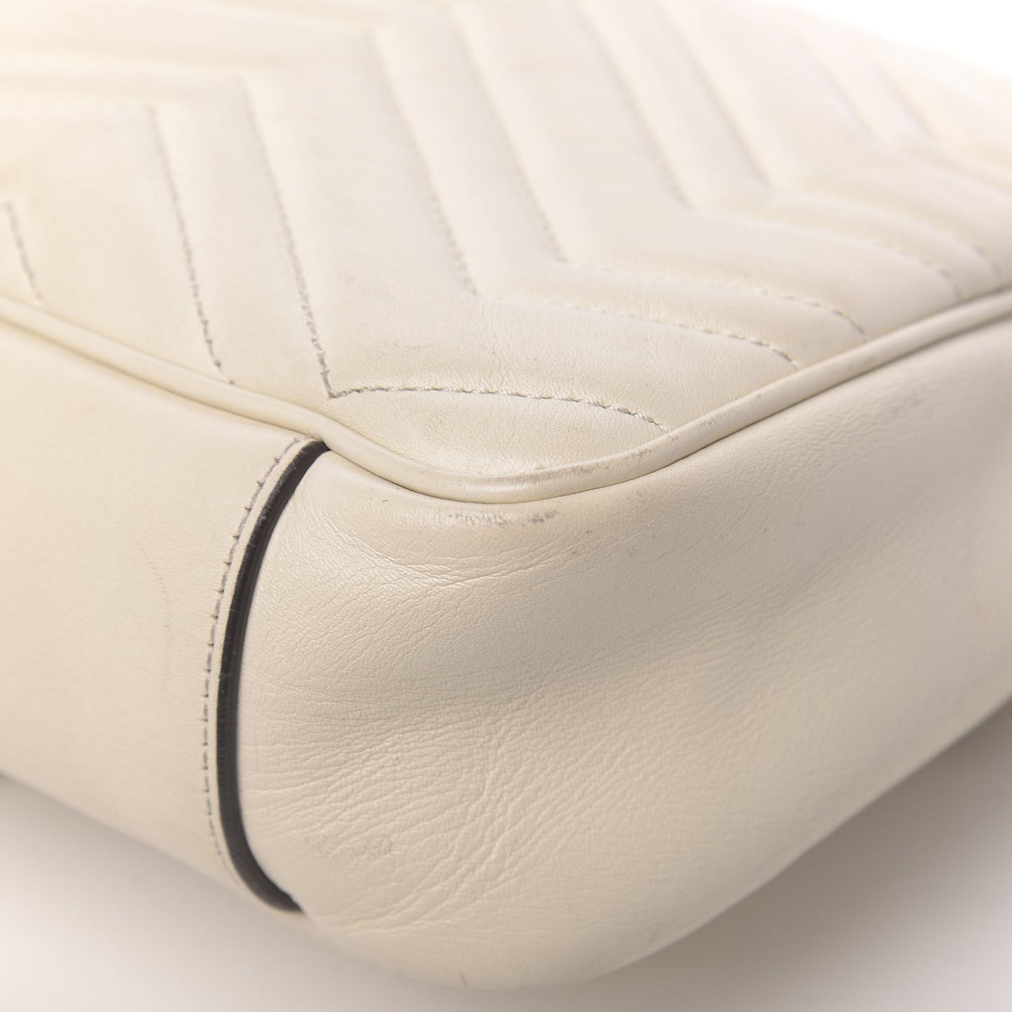 Calfskin Matelasse Medium GG Marmont Shoulder Bag White