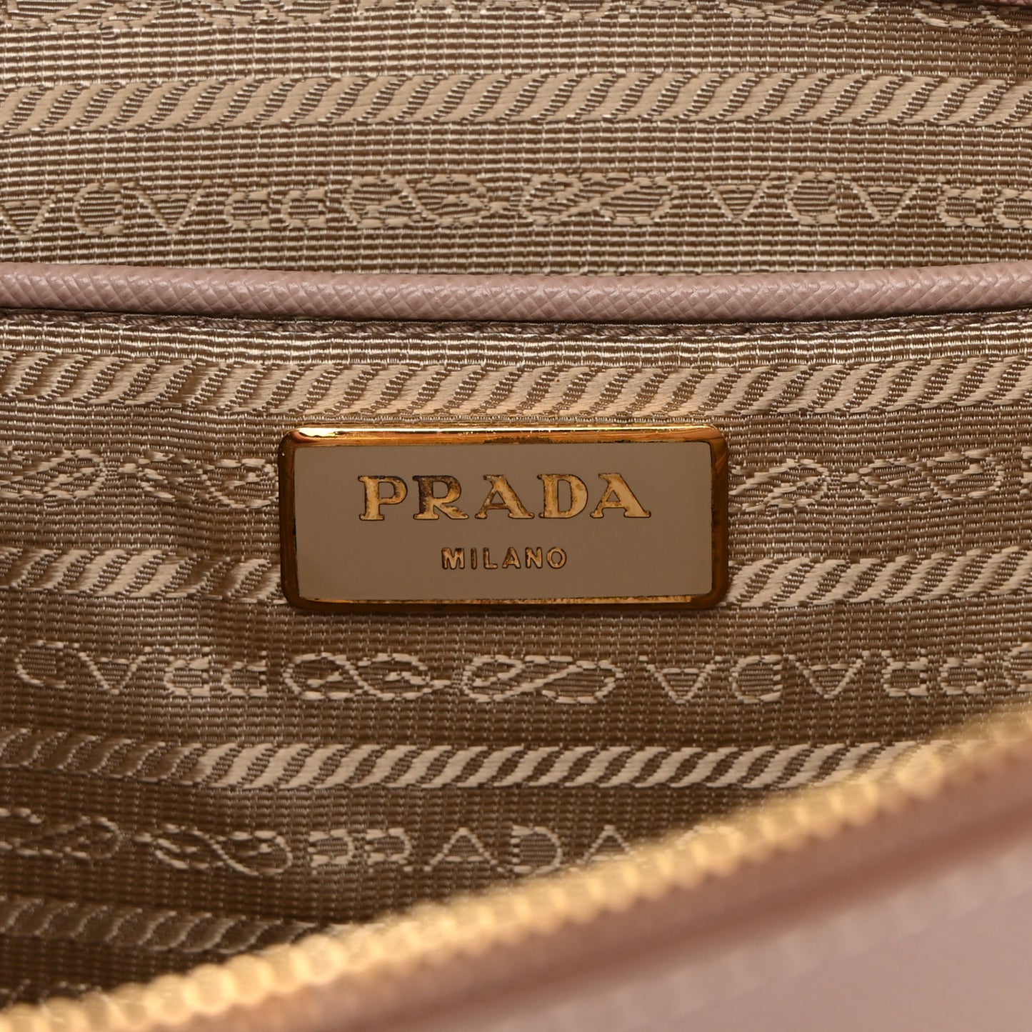 Saffiano Medium Galleria Double Zip Tote Cammeo
