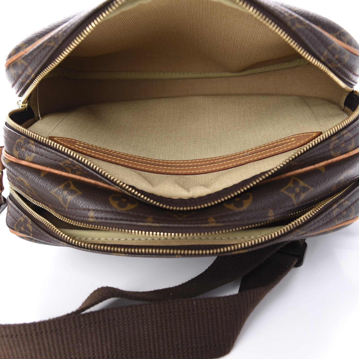 Louis Vuitton Monogram Reporter PM 6 of 11