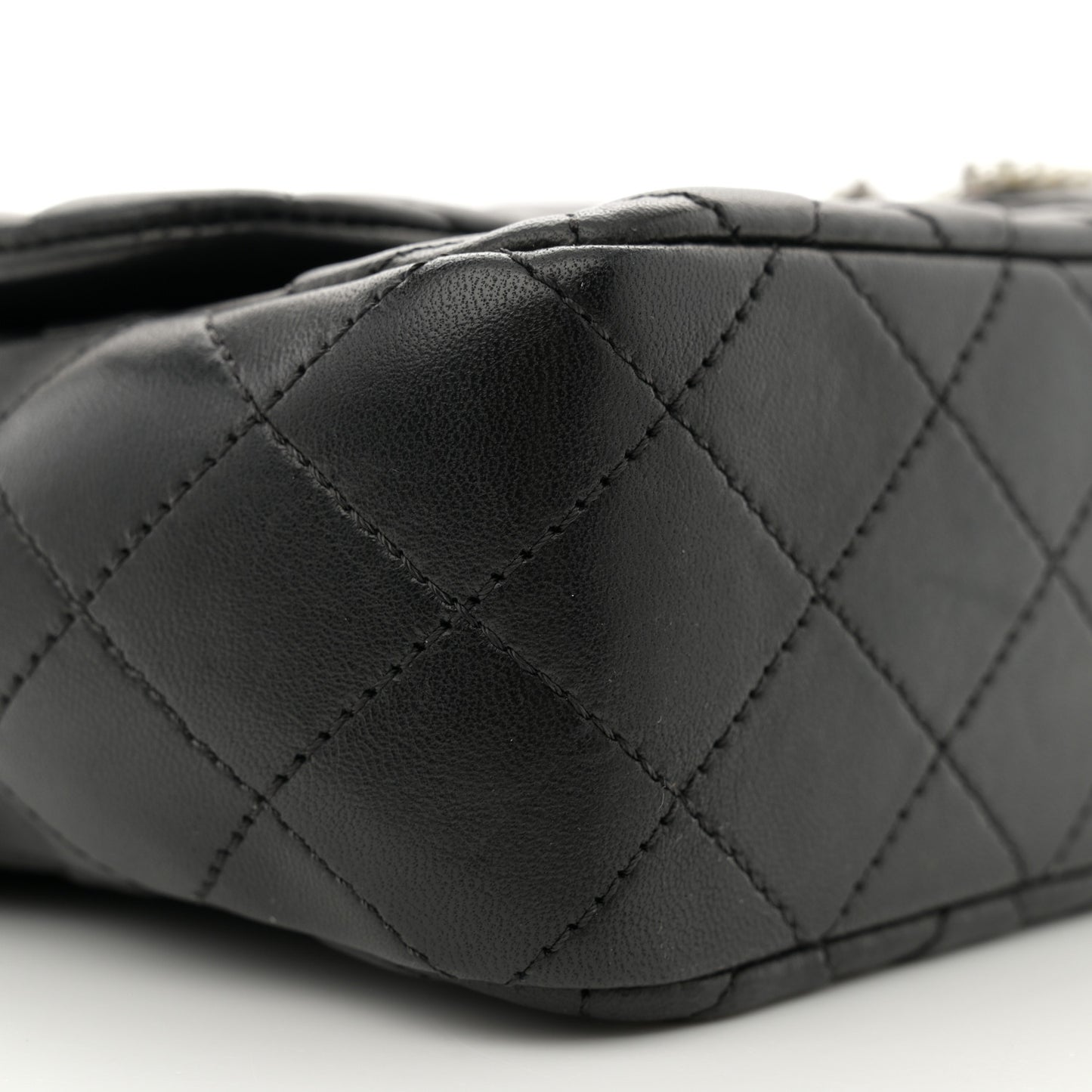 Lambskin Medium Westminster Pearl Flap Black