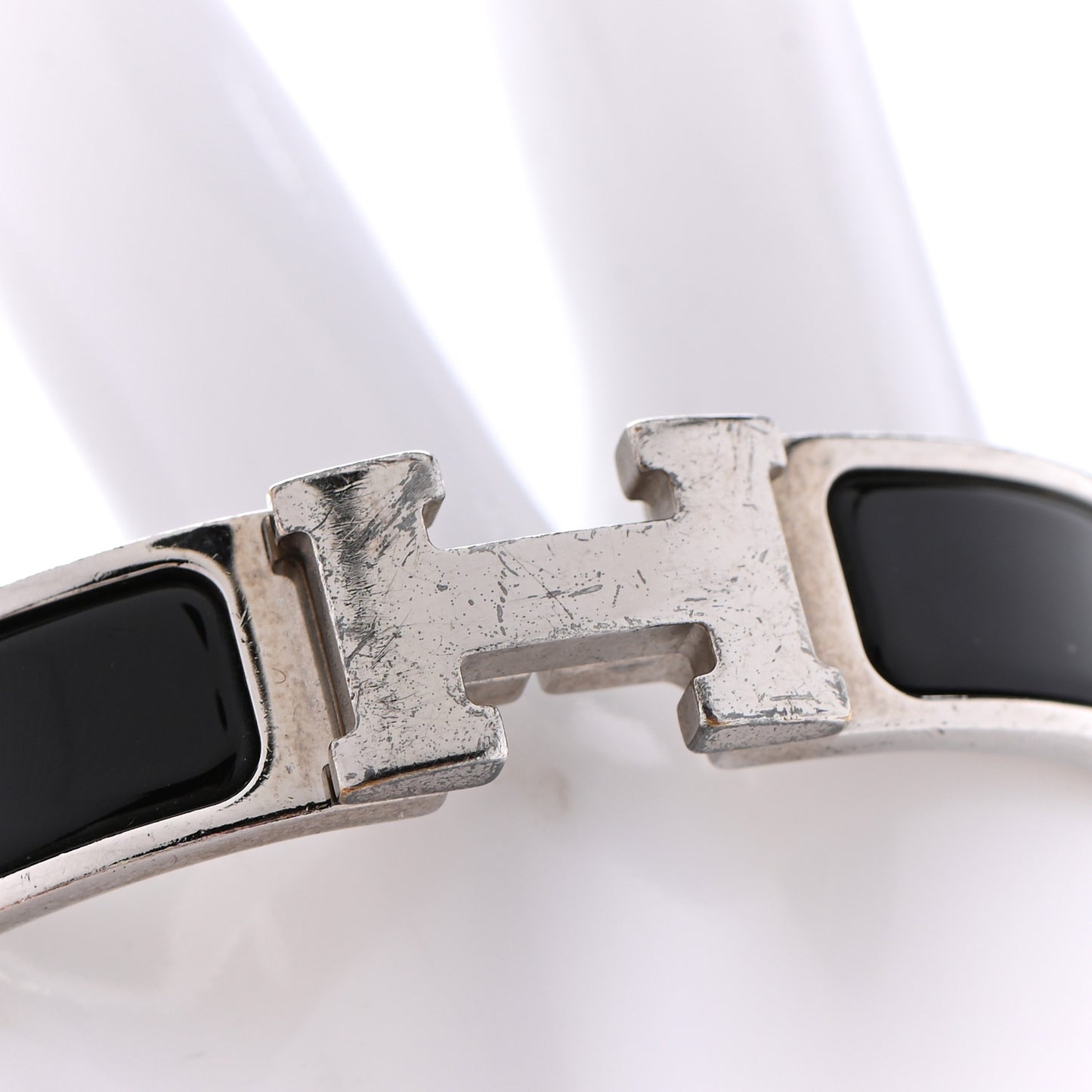 Enamel Narrow Clic Clac H Bracelet PM Black
