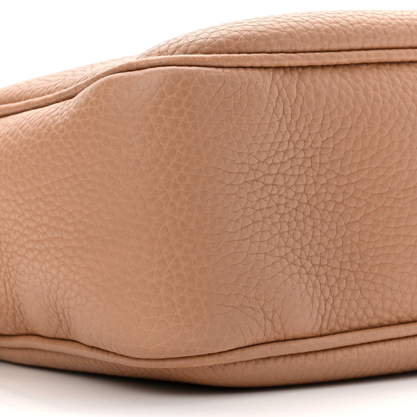 Pebbled Calfskin Small Soho Disco Bag Camelia