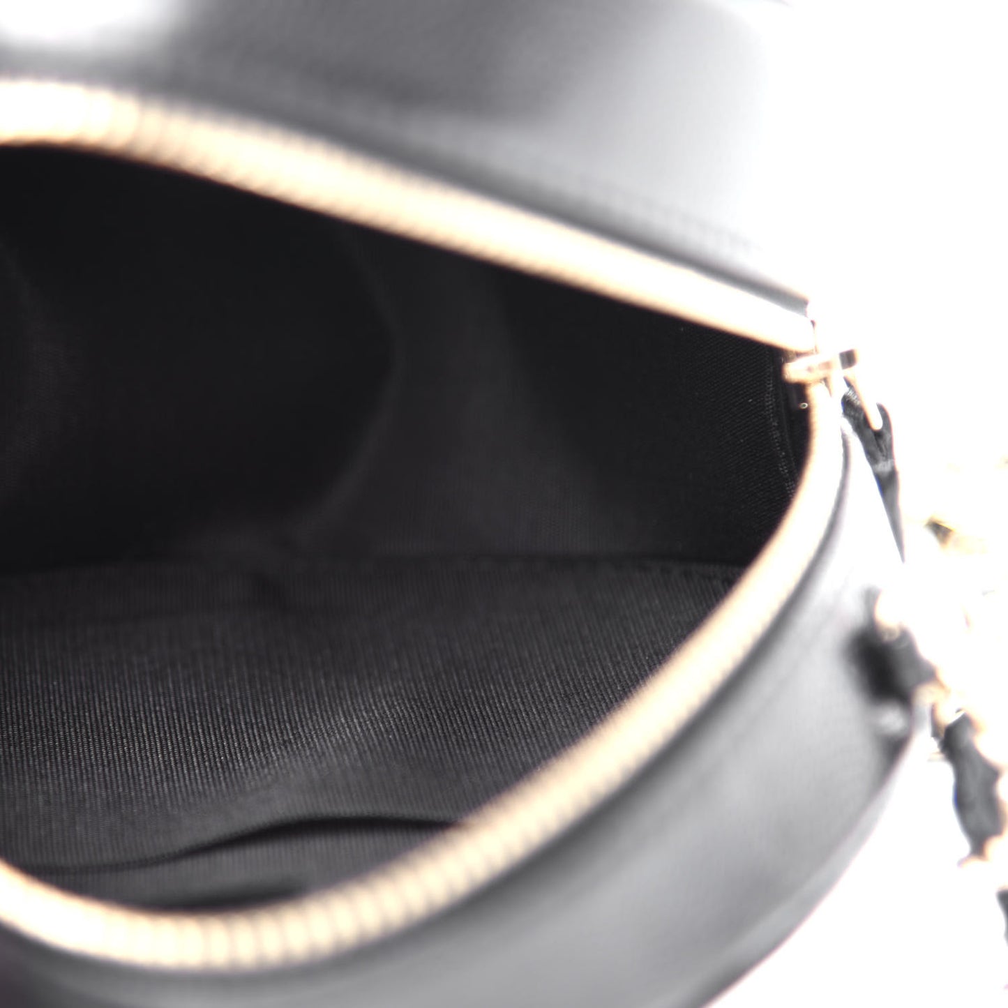 Caviar Quilted French New Wave Round Clutch With Chain Black
