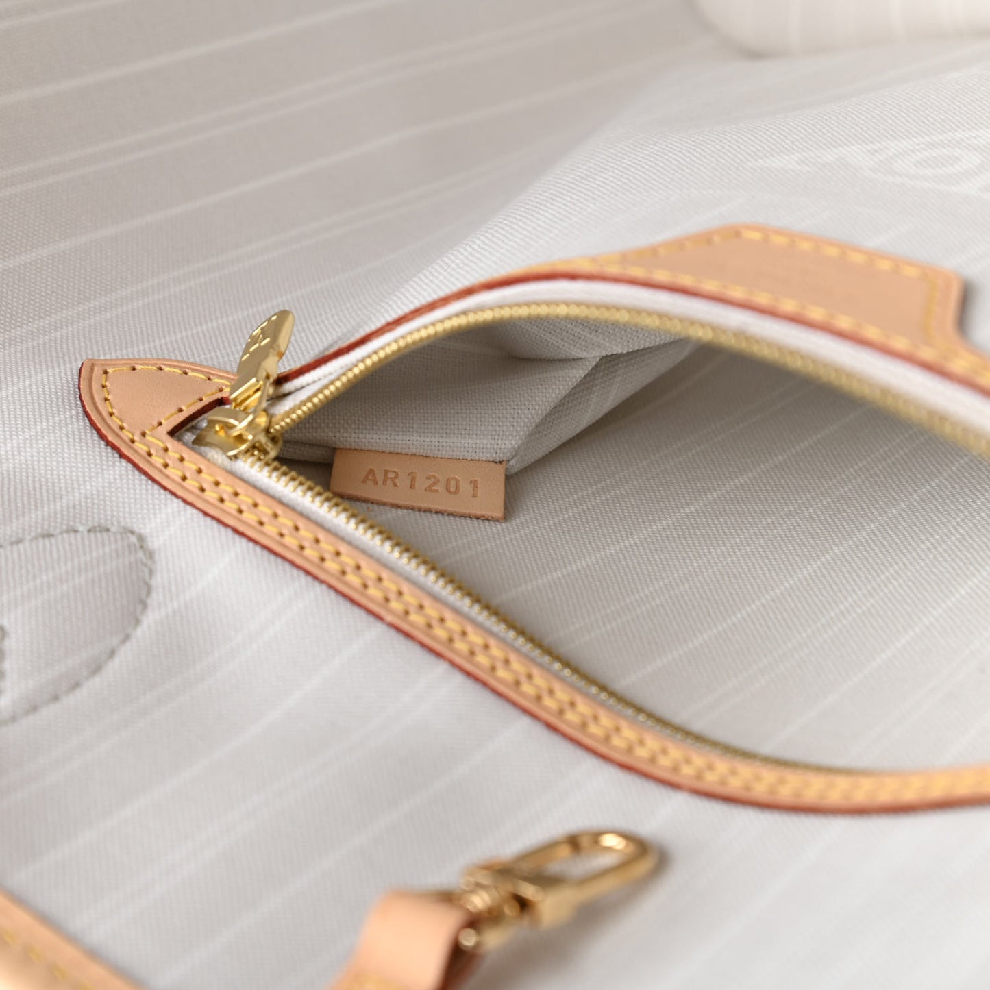 Monogram Giant By The Pool Neverfull MM Brume