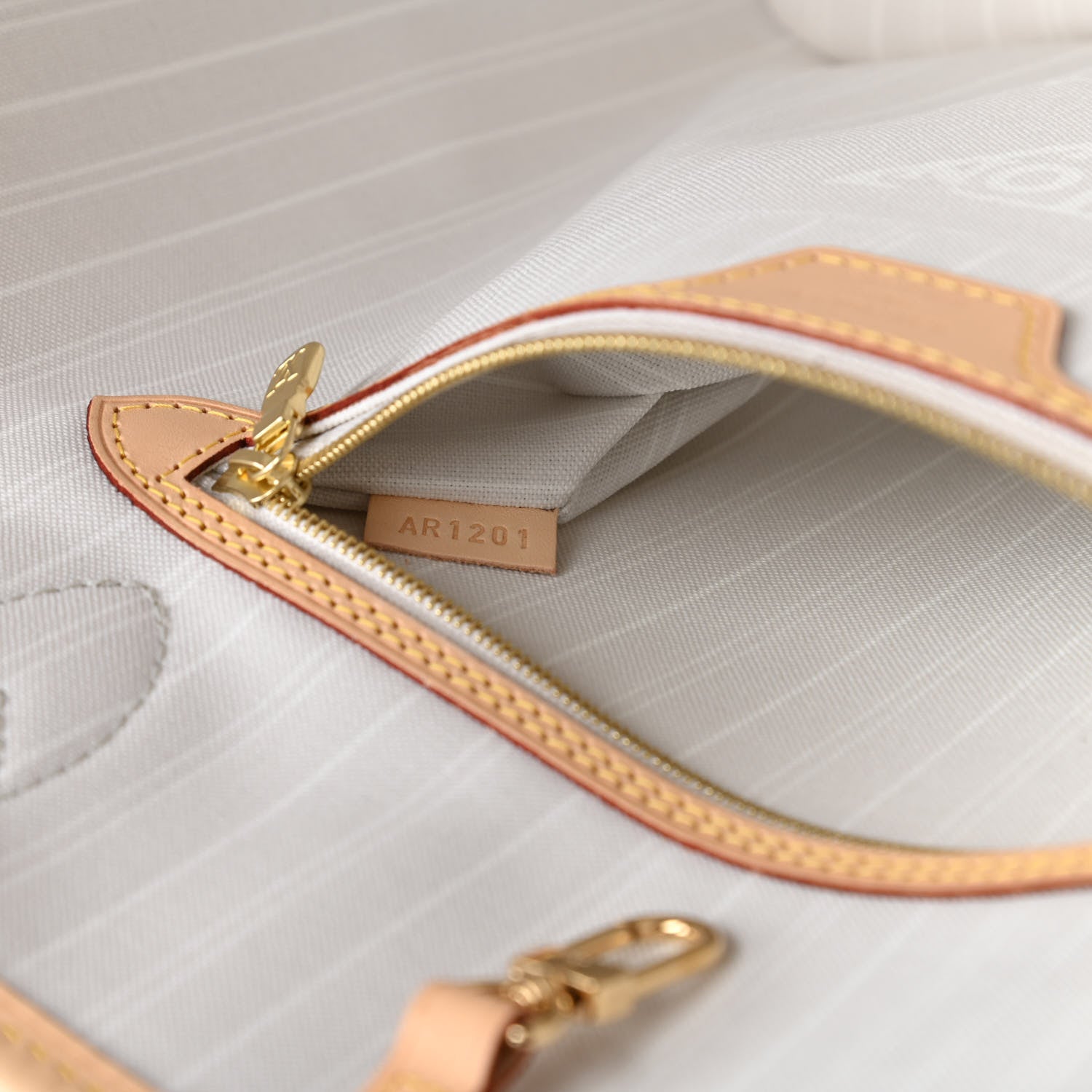 Louis Vuitton Monogram Giant By The Pool Neverfull MM Brume 9 of 10