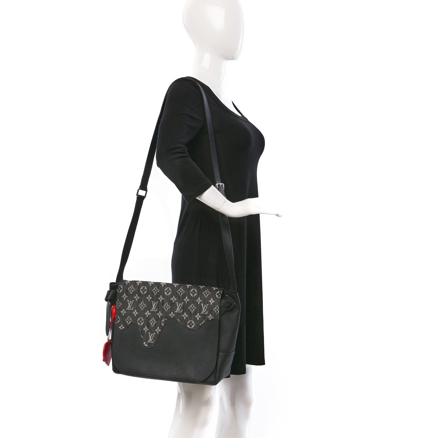 Louis Vuitton X NIGO Taurillon Monogram Denim Drip Besace Tokyo Black 2 of 8