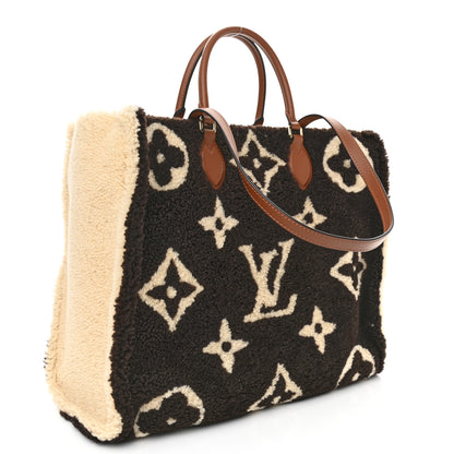 Louis Vuitton Shearling Monogram Giant Teddy Onthego GM Black White 3 of 9
