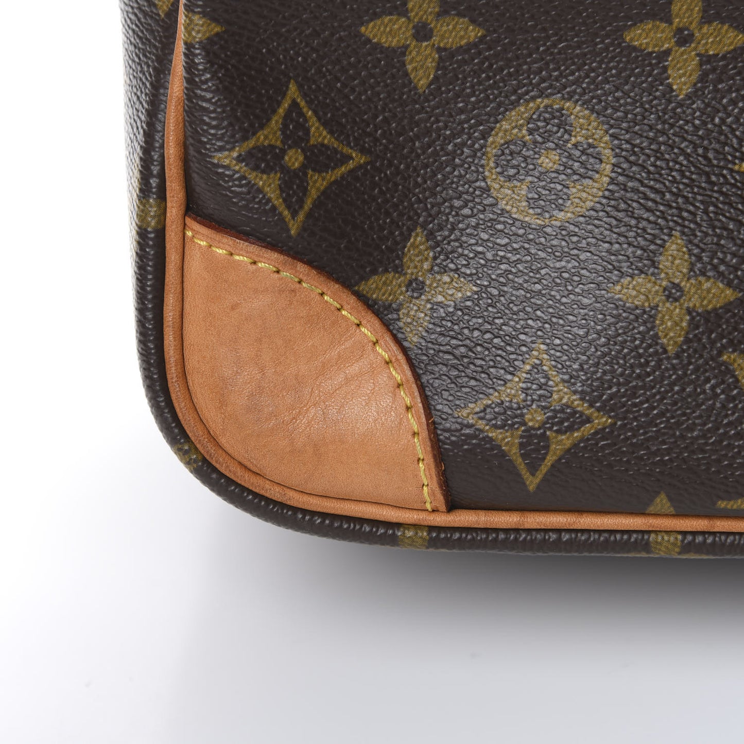 Monogram Nil 28