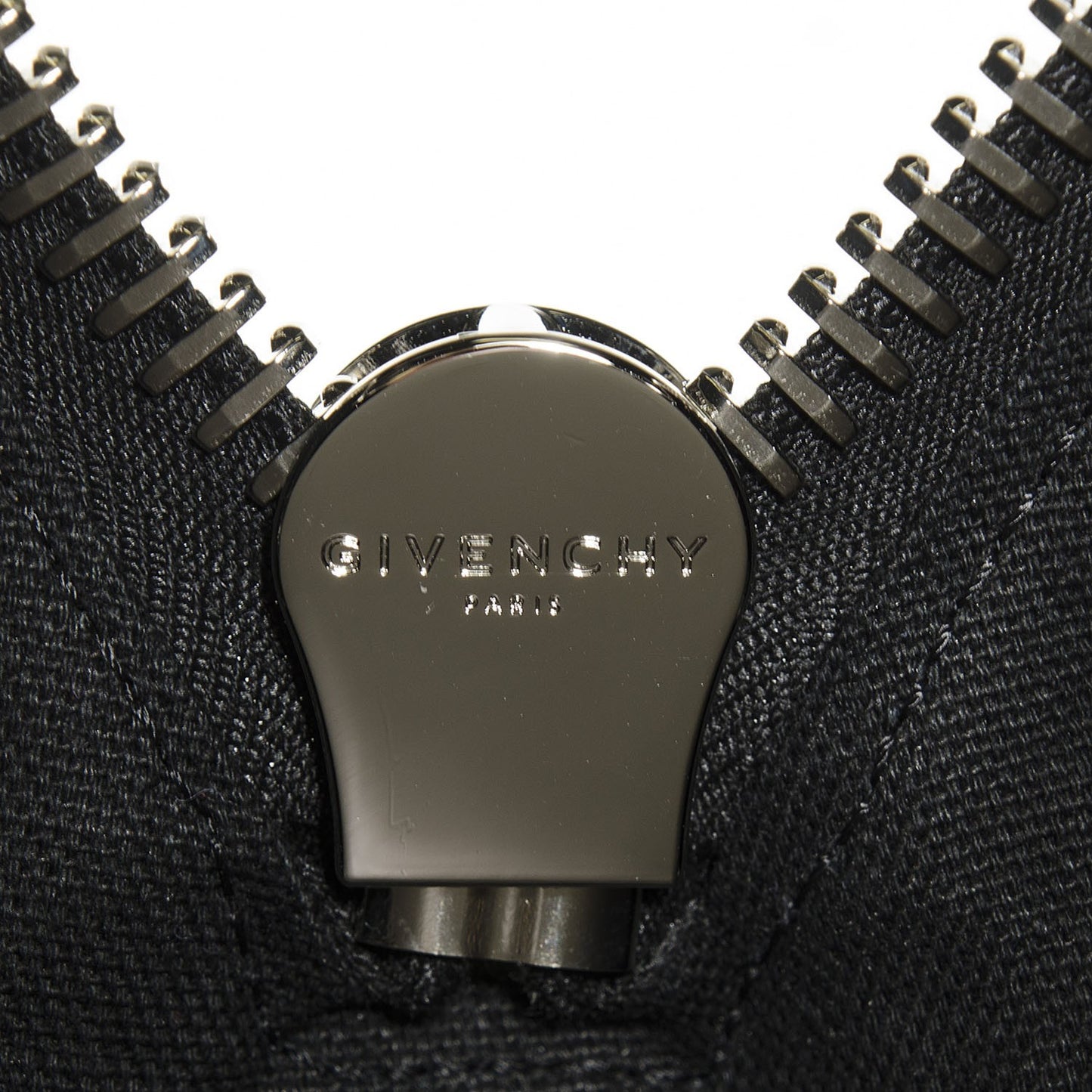 Shiny Lord Calfskin Medium Antigona Black