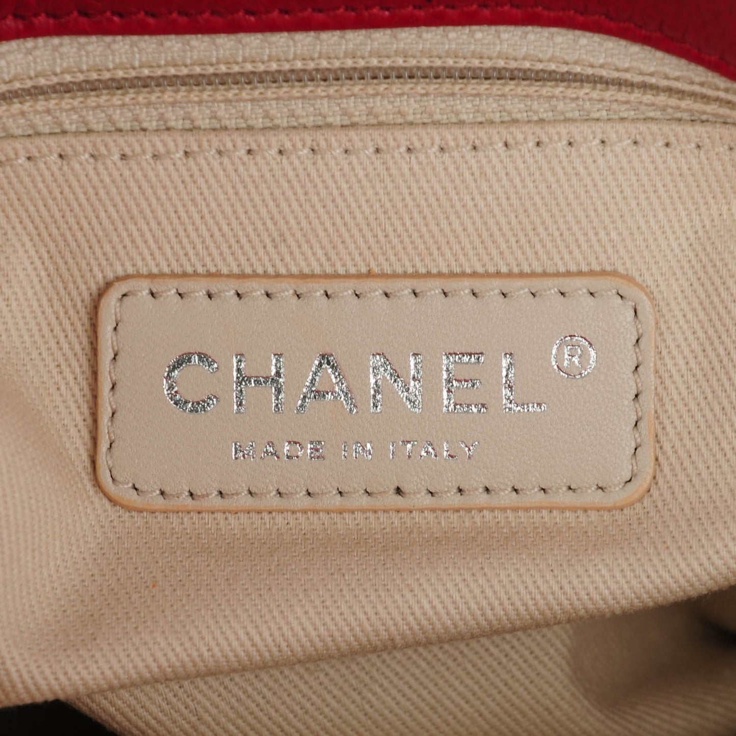 Caviar Timeless CC Shopping Tote Rouge