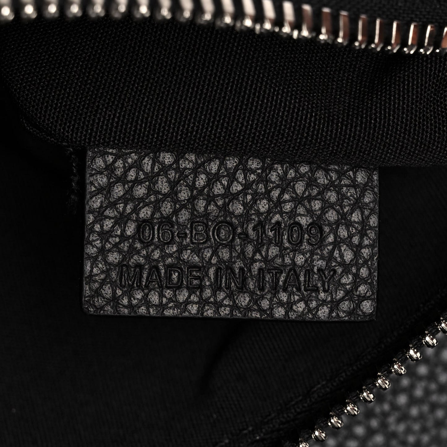 Grained Calfskin Logo Saddle Messenger Bag Black