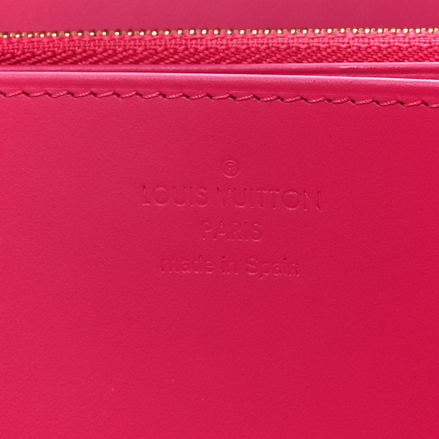 Vernis Valentine Zippy Wallet Fuchsia