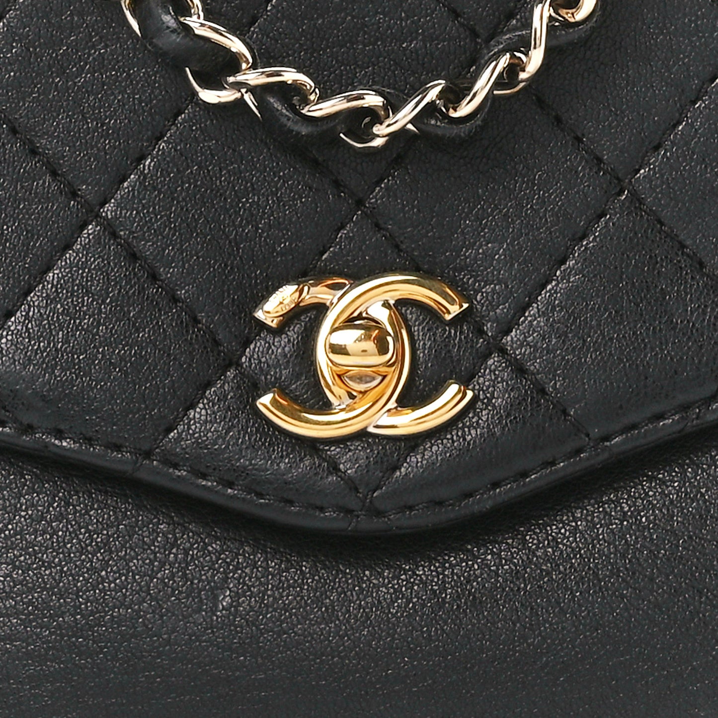 Goatskin Quilted Coco Curve Flap Messenger Flap Black