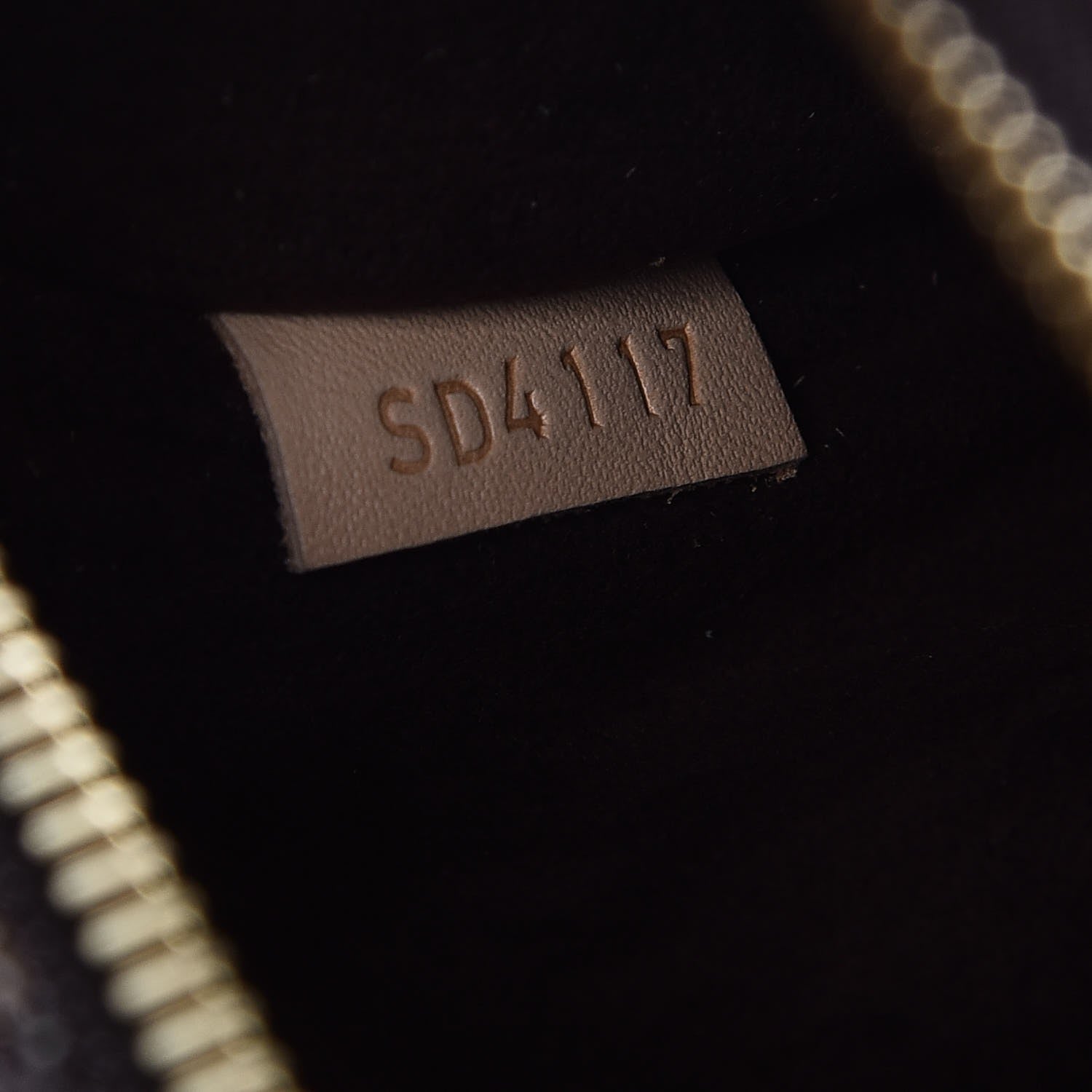 Louis Vuitton Monogram Pochette Metis 8 of 9