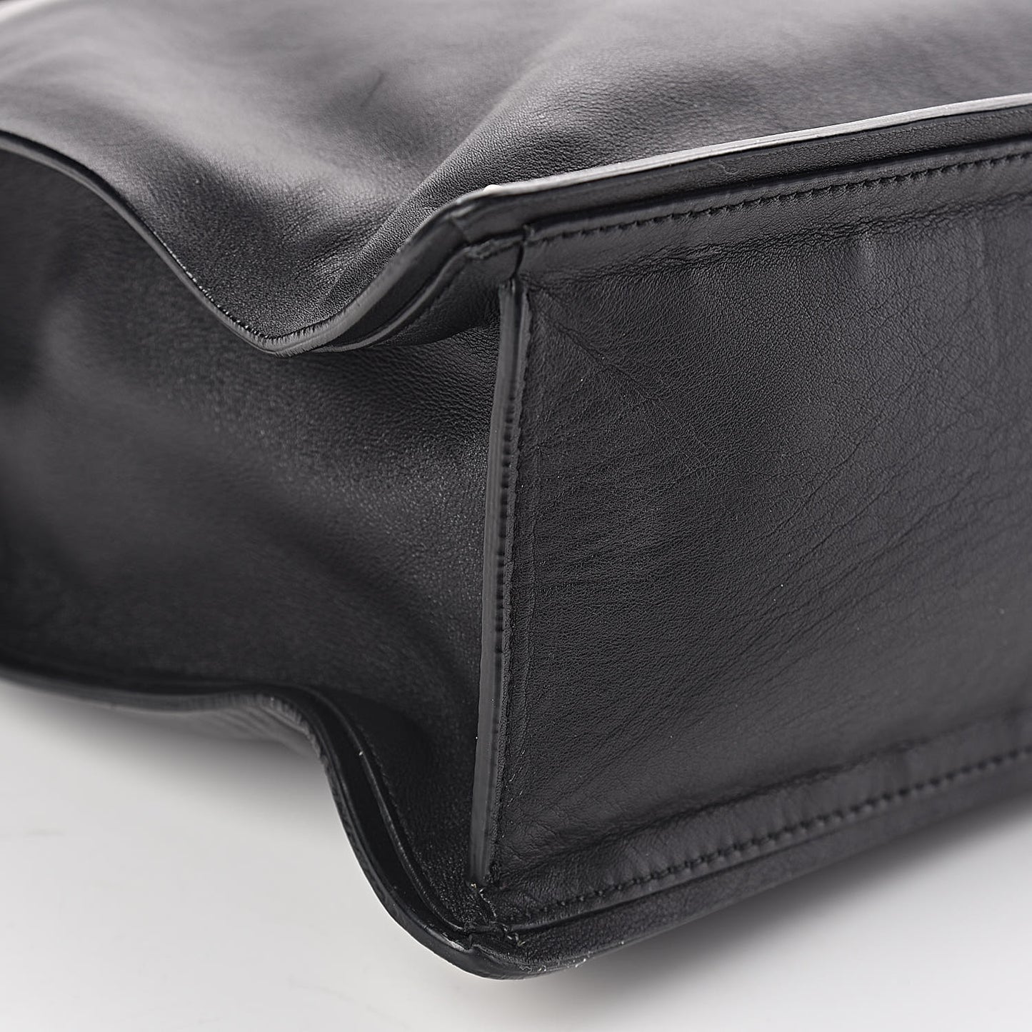 Vitello Macro Rockstud Runway Tote Black