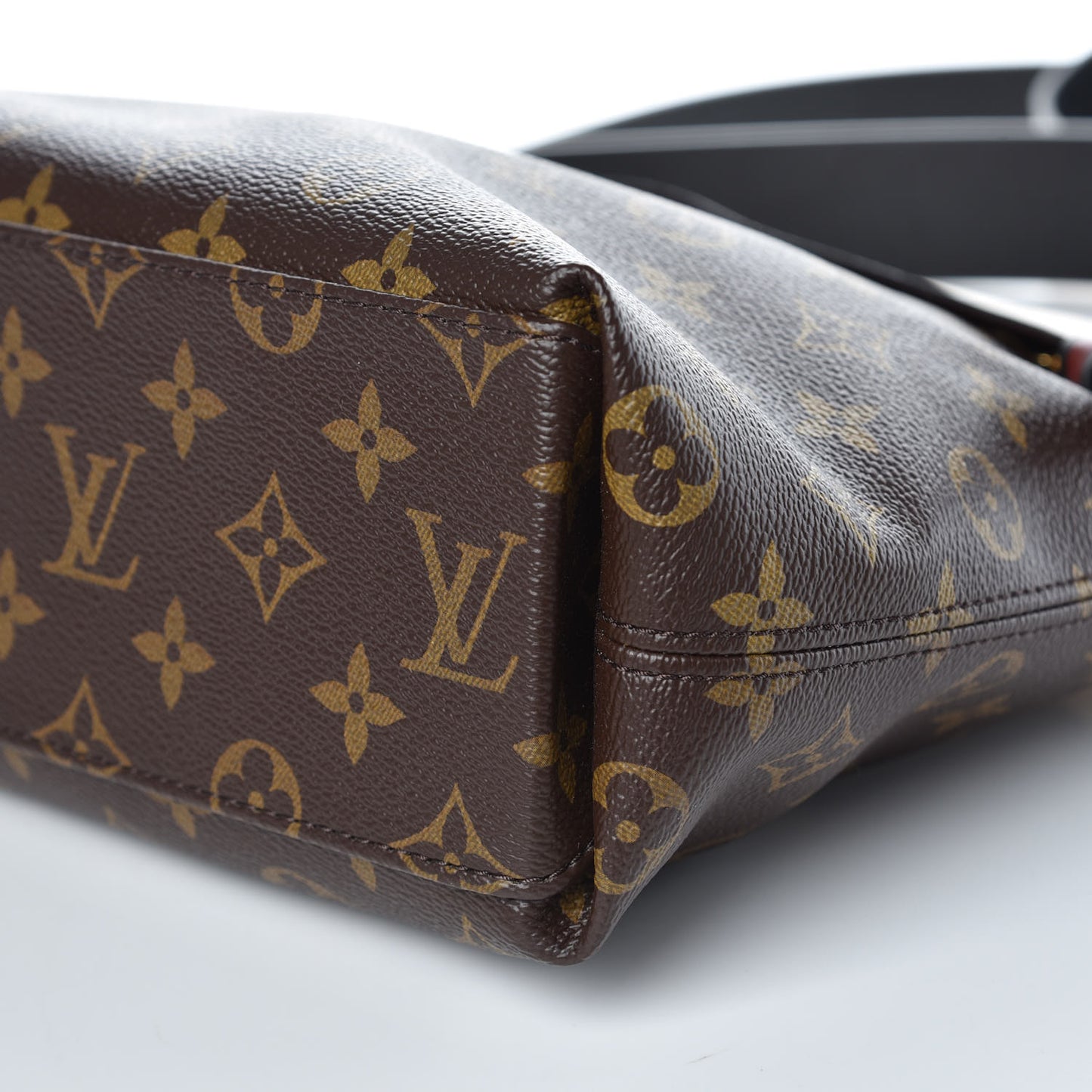 Monogram Tuileries Besace Creme