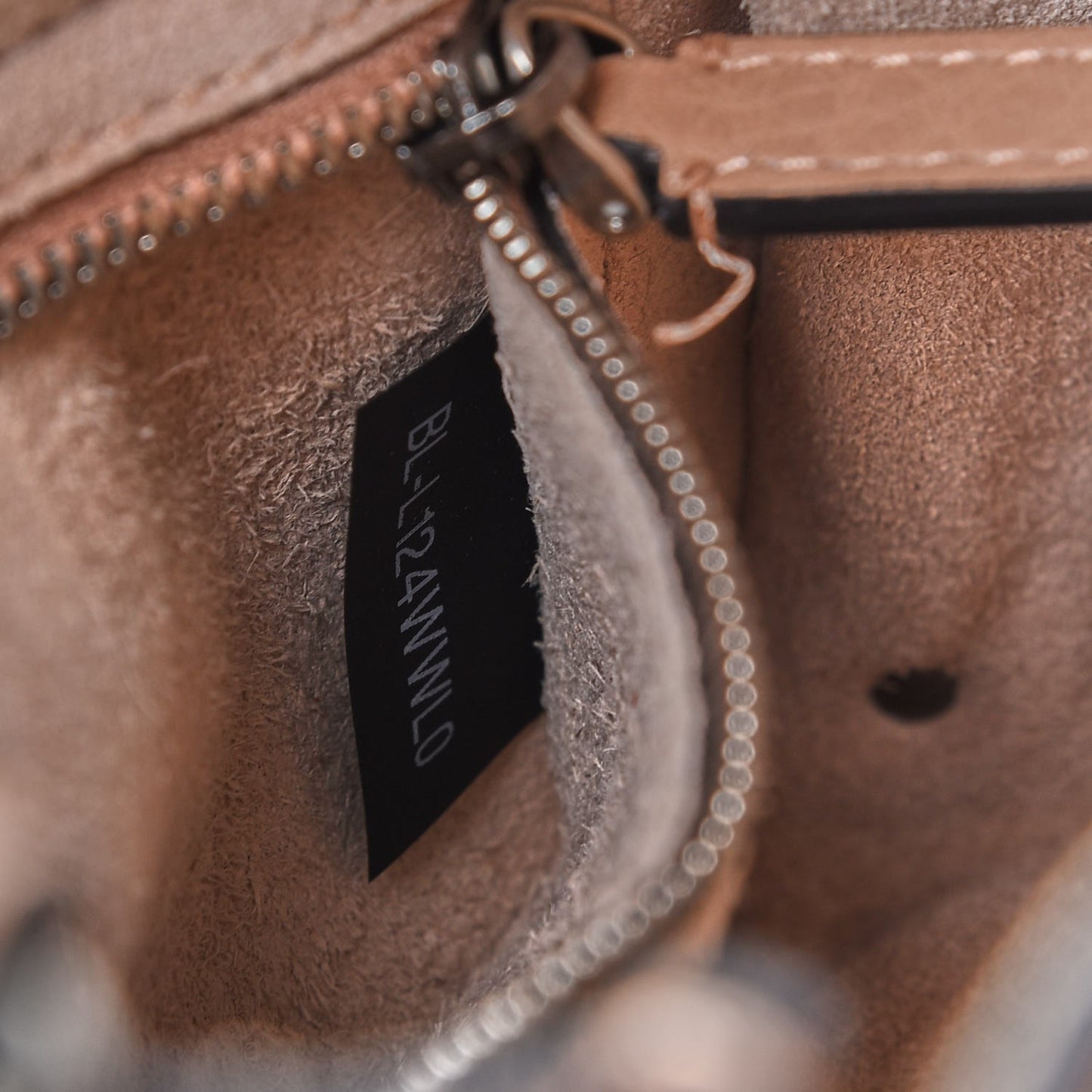 Grained Calfskin Onyx Guitar Strap Rockstud Rolling Shoulder Flap Messenger Bag Soft Noisette