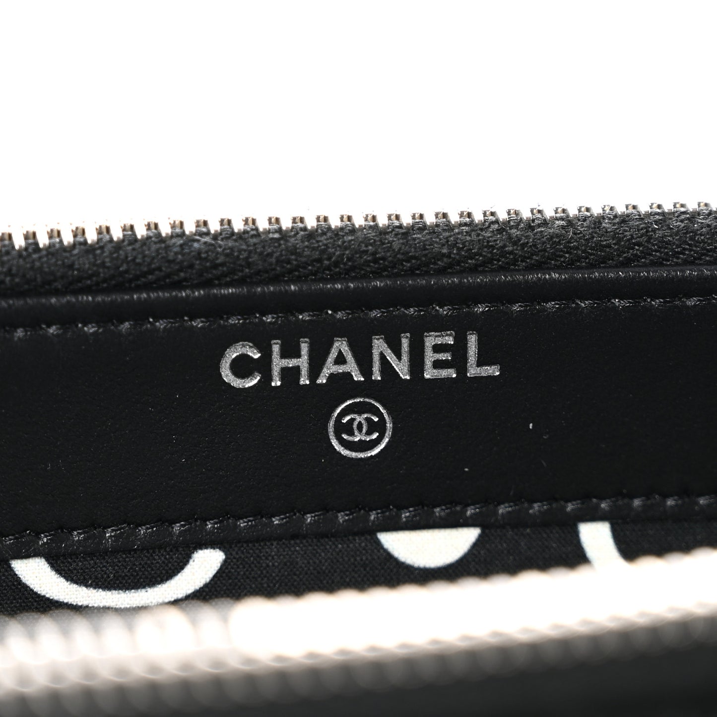 Caviar Quilted Logo Small Clutch With Chain Black
