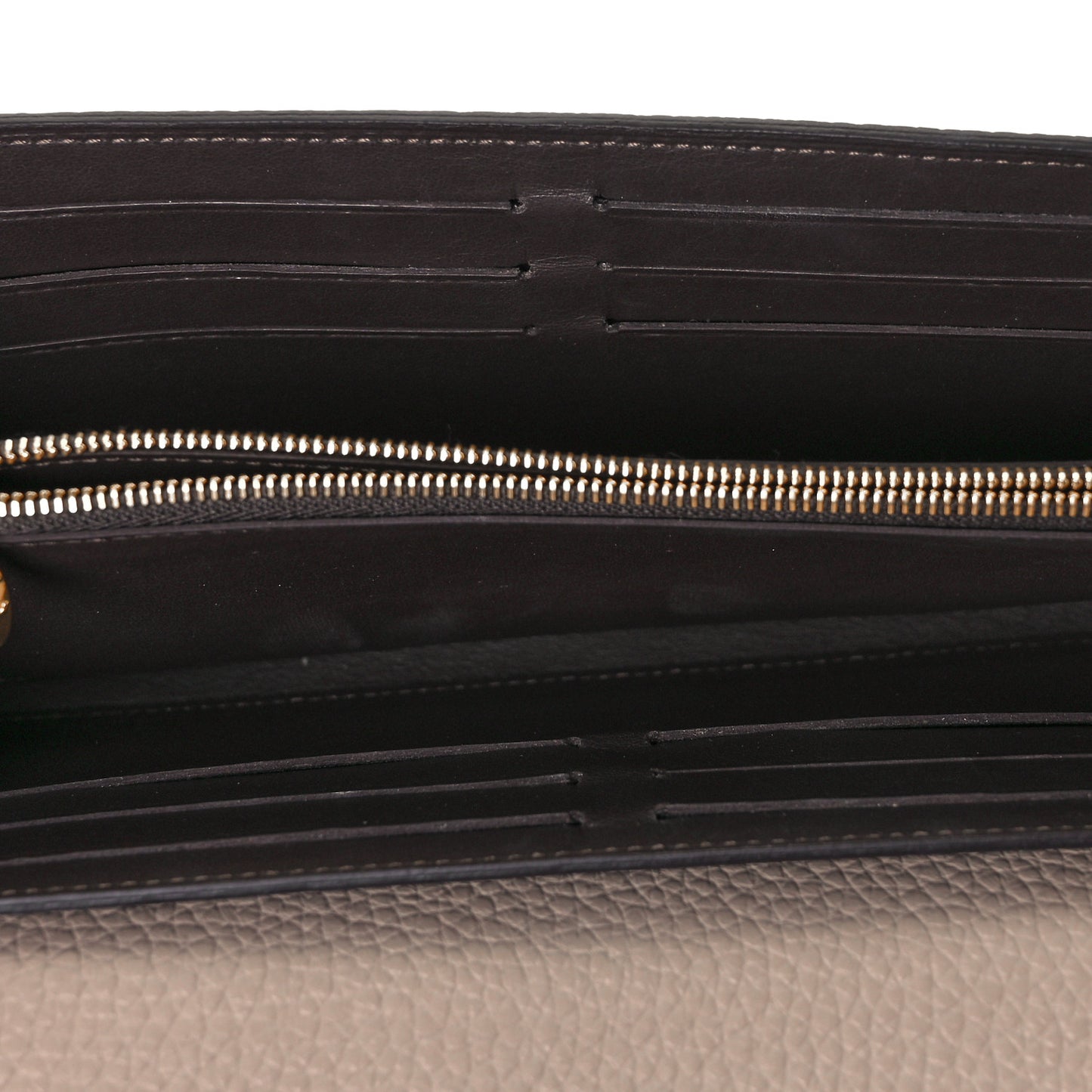 Taurillon Capucines Wallet Galet